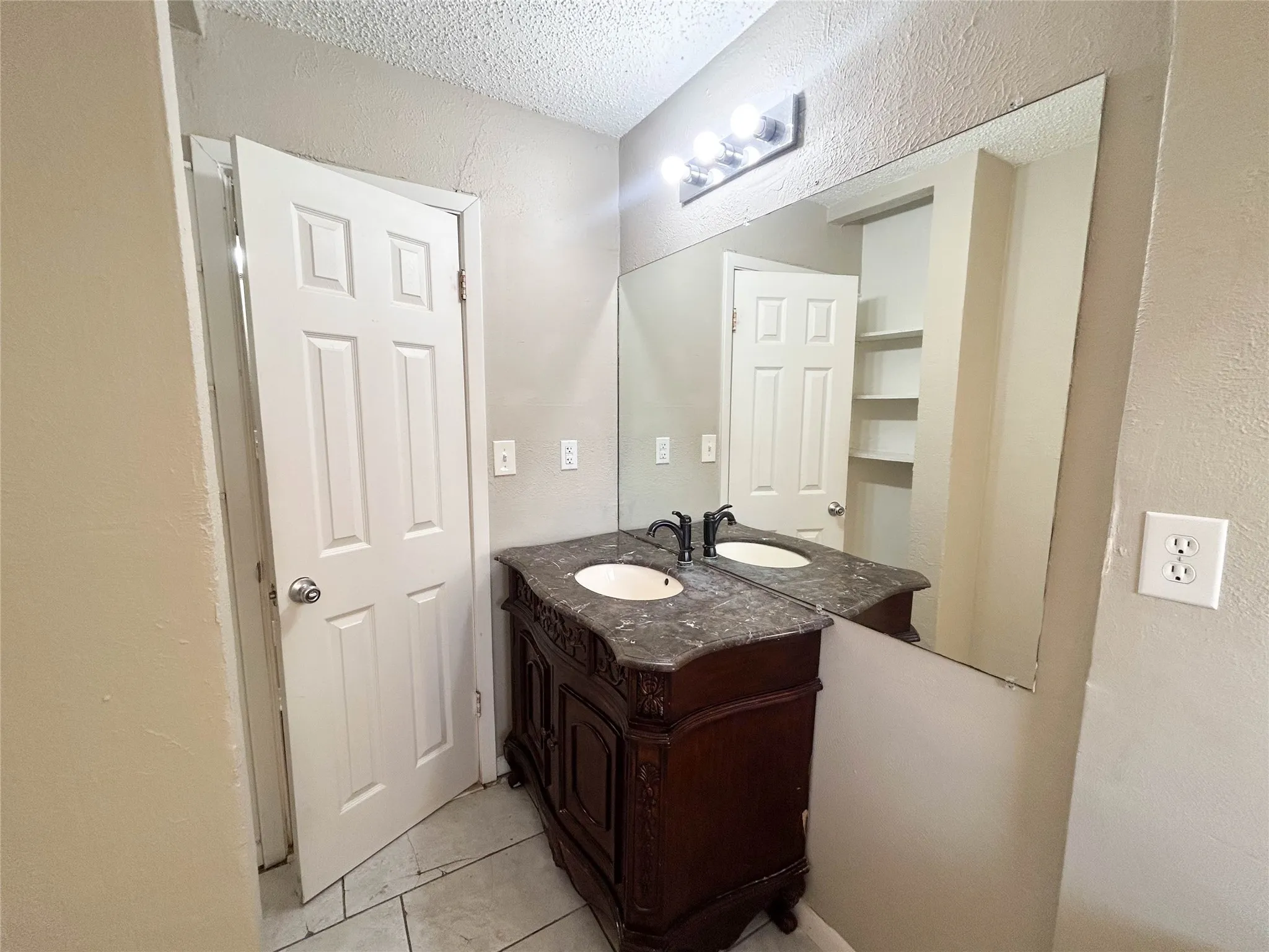 Single Family Residence For Rent in Ellis County , 1312 N Shawnee Street, Ennis, Texas 75119, 3 Bedroom, 1 Bathroom, Garage spaces, 1,014 Sqft, built in 1966, mls#21399868, Real Estate Agent in Ennis, Homes For Rent in Ellis county, Homes For Rent in Ennis, Realtor in Ennis Texas, Real Estate Brokerage Independent Realty Texas, Luminita Cordes Realtor