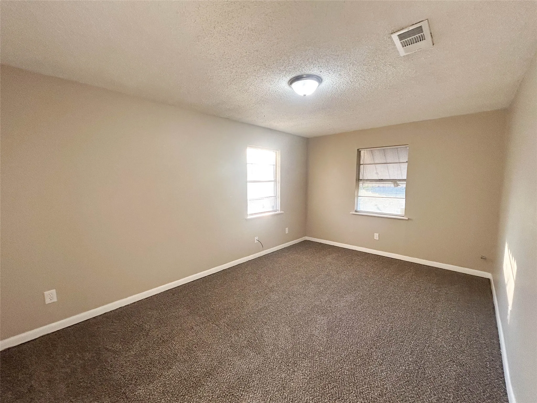 Single Family Residence For Rent in Ellis County , 1312 N Shawnee Street, Ennis, Texas 75119, 3 Bedroom, 1 Bathroom, Garage spaces, 1,014 Sqft, built in 1966, mls#21399868, Real Estate Agent in Ennis, Homes For Rent in Ellis county, Homes For Rent in Ennis, Realtor in Ennis Texas, Real Estate Brokerage Independent Realty Texas, Luminita Cordes Realtor