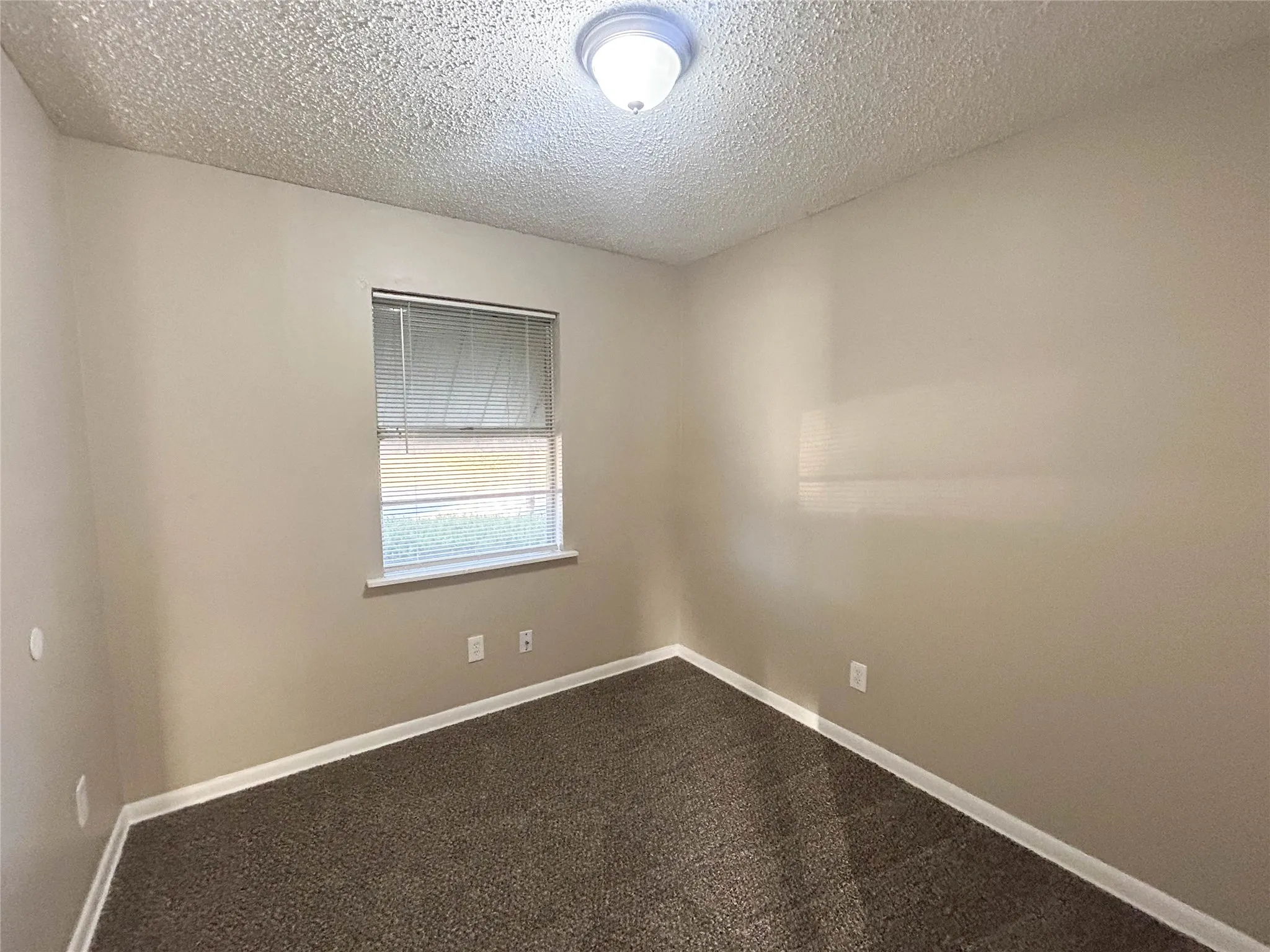 Single Family Residence For Rent in Ellis County , 1312 N Shawnee Street, Ennis, Texas 75119, 3 Bedroom, 1 Bathroom, Garage spaces, 1,014 Sqft, built in 1966, mls#21399868, Real Estate Agent in Ennis, Homes For Rent in Ellis county, Homes For Rent in Ennis, Realtor in Ennis Texas, Real Estate Brokerage Independent Realty Texas, Luminita Cordes Realtor