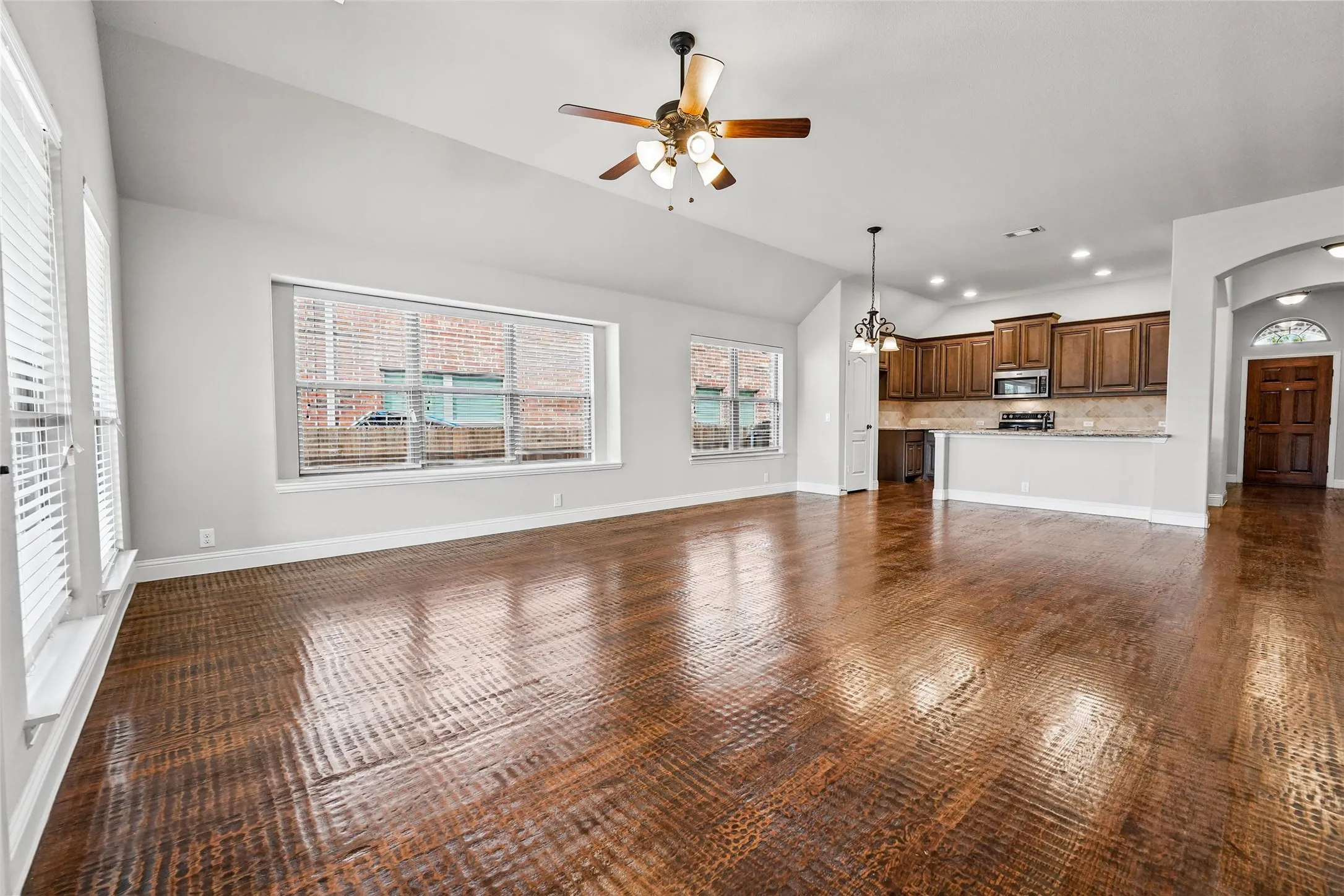 Single Family Residence For Sale in Collin County , 2107 Victoria Lane, Princeton, Texas 75407, 4 Bedroom, 2 Bathroom, 2 Garage spaces, 1,964 Sqft, built in 2018, mls#21399850, Real Estate Agent in Princeton, Homes For Sale in Collin county, Homes For Sale in Princeton, Realtor in Princeton Texas, Real Estate Brokerage Independent Realty Texas, Luminita Cordes Realtor