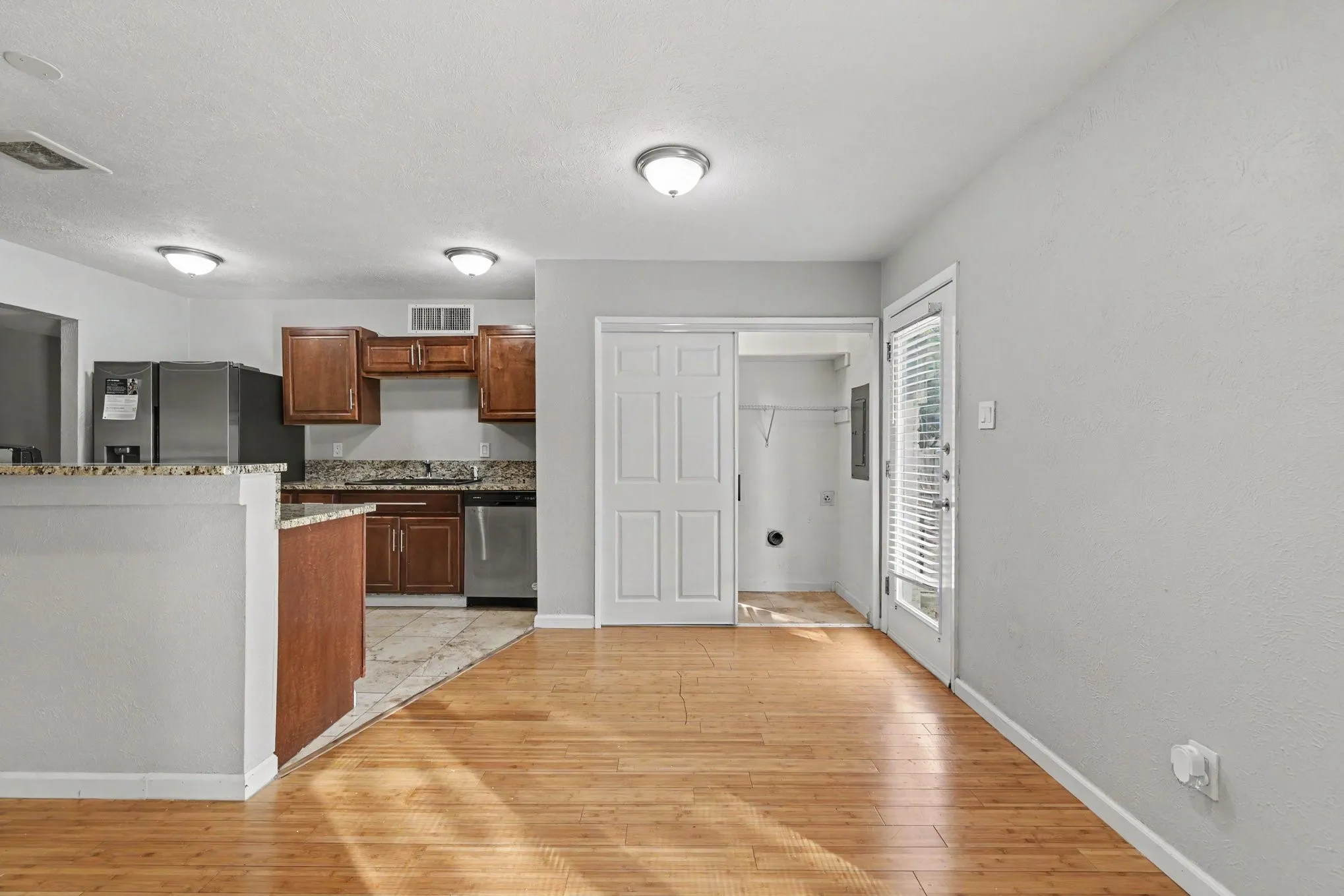 Single Family Residence For Sale in Denton County , 5312 Slay Drive, The Colony, Texas 75056, 3 Bedroom, 2 Bathroom, 2 Garage spaces, 1,339 Sqft, built in 1974, mls#21398437, Real Estate Agent in The Colony, Homes For Sale in Denton county, Homes For Sale in The Colony, Realtor in The Colony Texas, Real Estate Brokerage Independent Realty Texas, Luminita Cordes Realtor