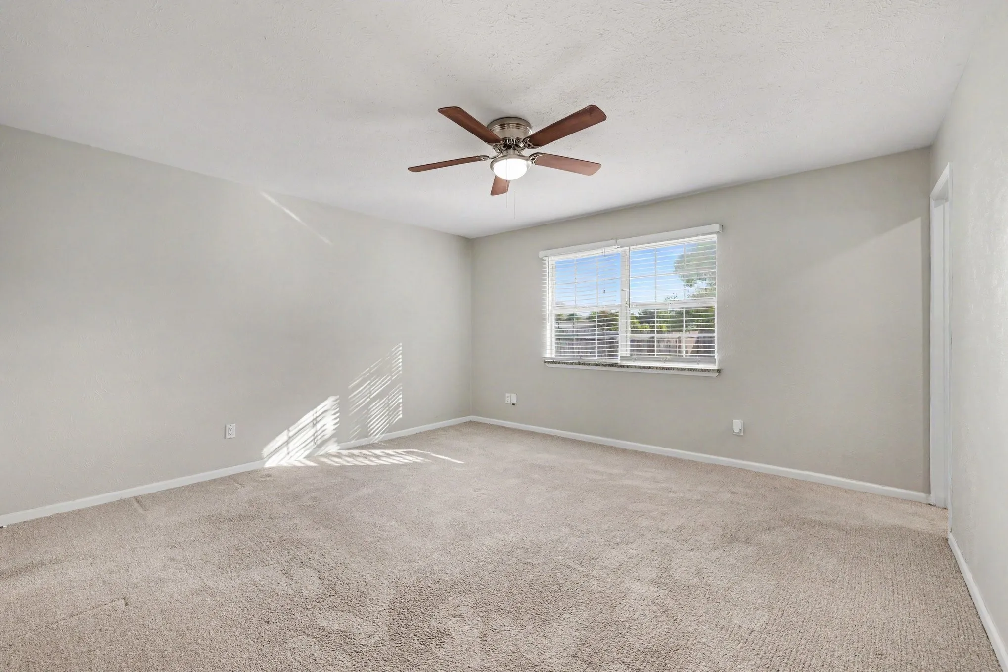 Single Family Residence For Sale in Denton County , 5312 Slay Drive, The Colony, Texas 75056, 3 Bedroom, 2 Bathroom, 2 Garage spaces, 1,339 Sqft, built in 1974, mls#21398437, Real Estate Agent in The Colony, Homes For Sale in Denton county, Homes For Sale in The Colony, Realtor in The Colony Texas, Real Estate Brokerage Independent Realty Texas, Luminita Cordes Realtor