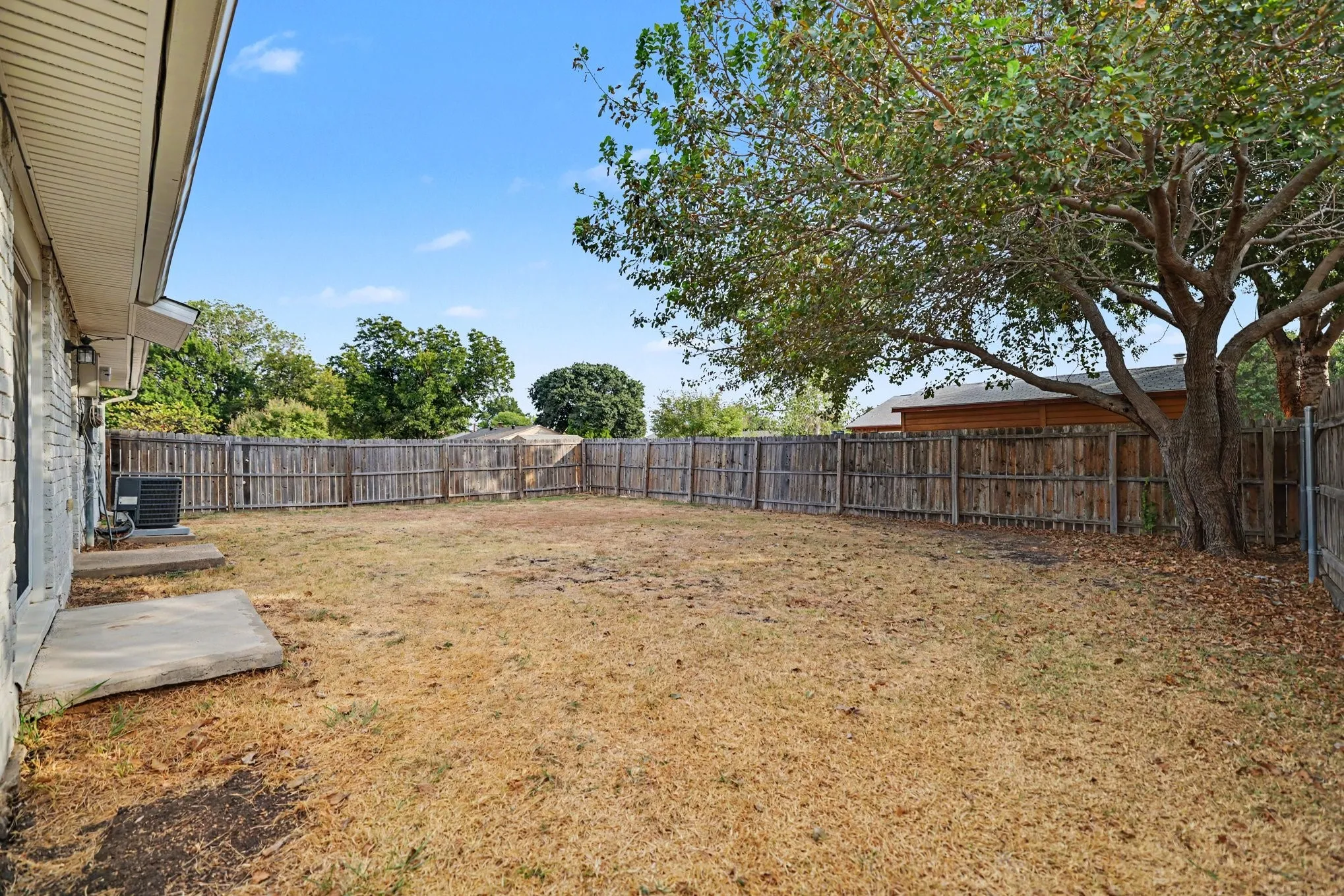 Single Family Residence For Sale in Denton County , 5312 Slay Drive, The Colony, Texas 75056, 3 Bedroom, 2 Bathroom, 2 Garage spaces, 1,339 Sqft, built in 1974, mls#21398437, Real Estate Agent in The Colony, Homes For Sale in Denton county, Homes For Sale in The Colony, Realtor in The Colony Texas, Real Estate Brokerage Independent Realty Texas, Luminita Cordes Realtor