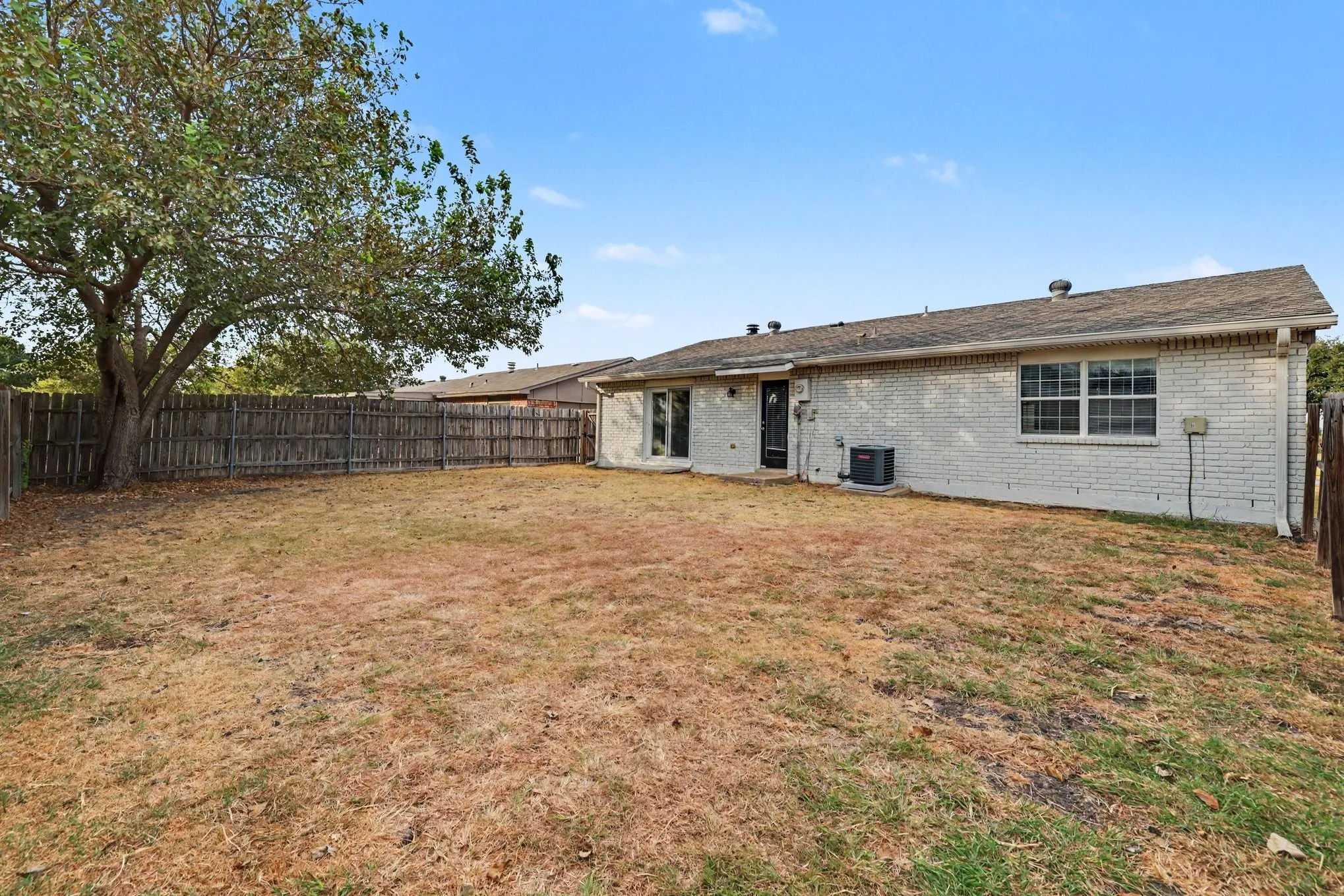 Single Family Residence For Sale in Denton County , 5312 Slay Drive, The Colony, Texas 75056, 3 Bedroom, 2 Bathroom, 2 Garage spaces, 1,339 Sqft, built in 1974, mls#21398437, Real Estate Agent in The Colony, Homes For Sale in Denton county, Homes For Sale in The Colony, Realtor in The Colony Texas, Real Estate Brokerage Independent Realty Texas, Luminita Cordes Realtor