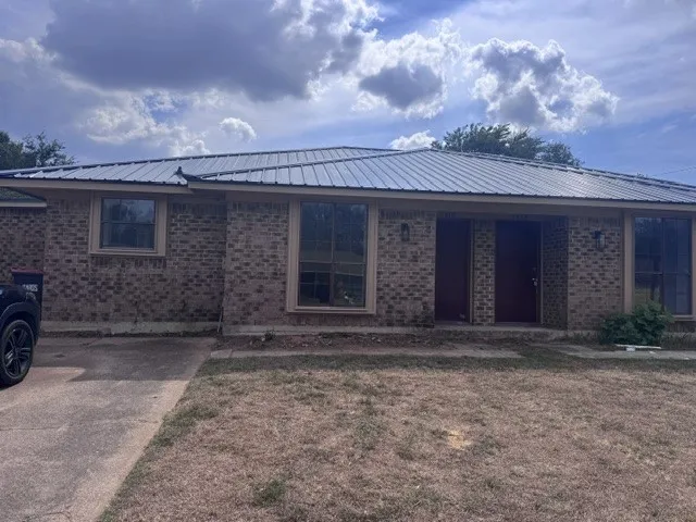 Duplex For Rent in Lamar County , 2838 Kessler Drive 2840, Paris, Texas 75460, 2 Bedroom, 1 Bathroom, Garage spaces, 1,764 Sqft, built in 0, mls#21399876, Real Estate Agent in Paris, Homes For Rent in Lamar county, Homes For Rent in Paris, Realtor in Paris Texas, Real Estate Brokerage Independent Realty Texas, Luminita Cordes Realtor