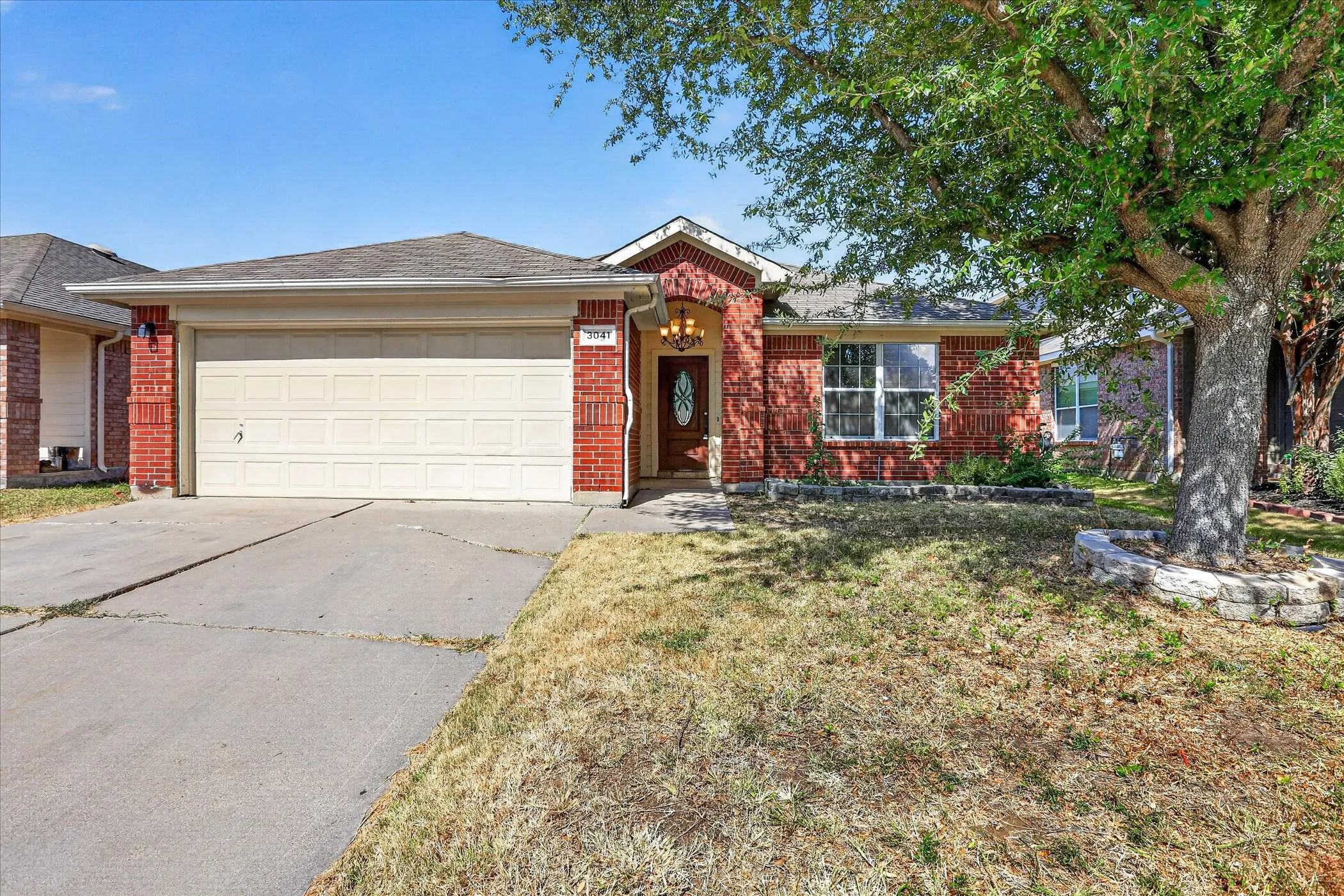 Single Family Residence For Sale in Dallas County , 3041 Meadowbrook Drive, Grand Prairie, Texas 75052, 3 Bedroom, 2 Bathroom, 2 Garage spaces, 1,839 Sqft, built in 2002, mls#21398975, Real Estate Agent in Grand Prairie, Homes For Sale in Dallas county, Homes For Sale in Grand Prairie, Realtor in Grand Prairie Texas, Real Estate Brokerage Independent Realty Texas, Luminita Cordes Realtor