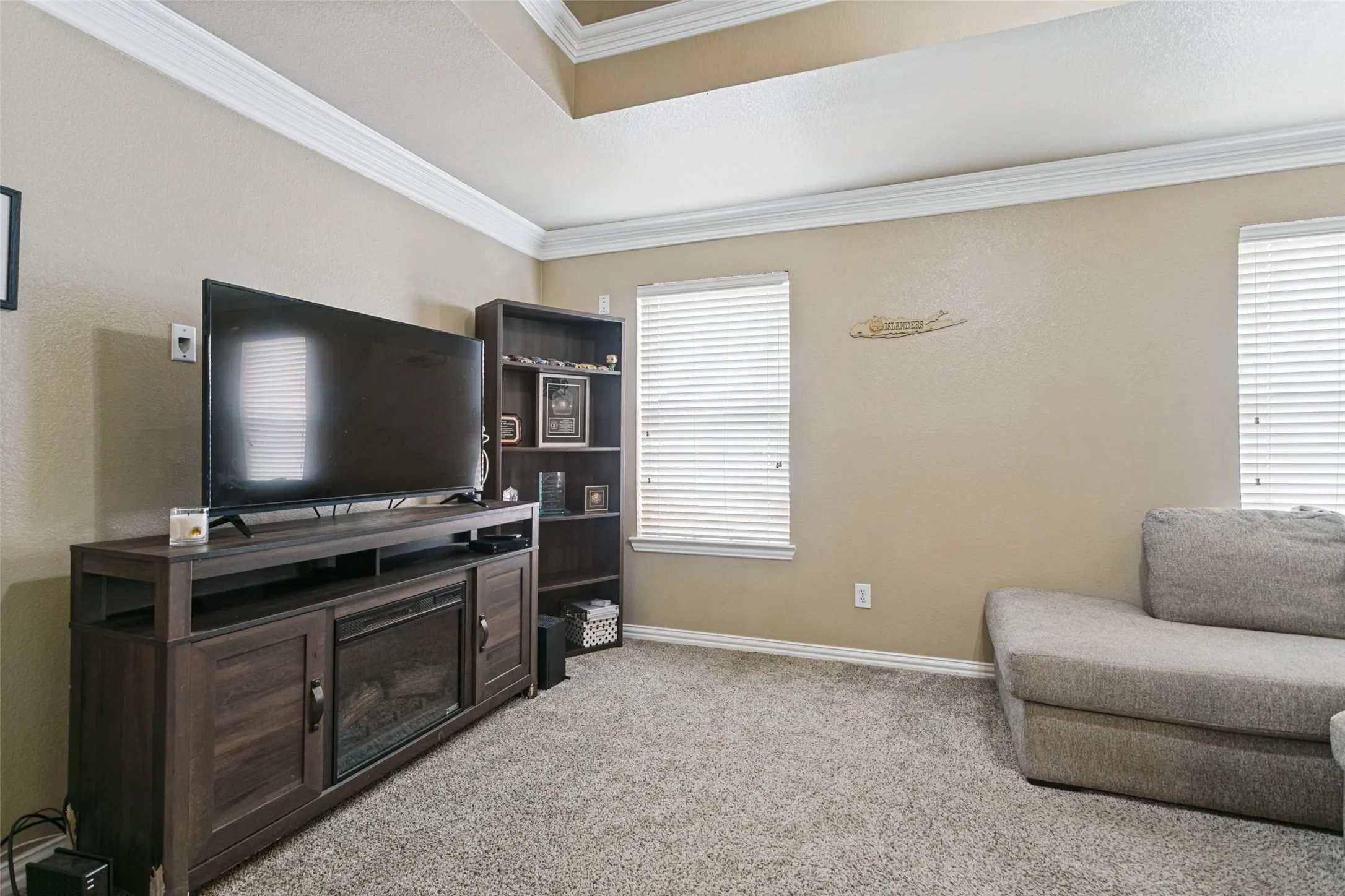 Tray ceiling with crown molding