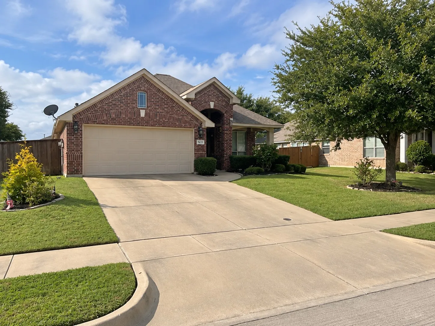 Single Family Residence For Rent in Tarrant County , 4700 Valleyview Drive, Mansfield, Texas 76063, 4 Bedroom, 2 Bathroom, 2 Garage spaces, 1,674 Sqft, built in 2010, mls#21395980, Real Estate Agent in Mansfield, Homes For Rent in Tarrant county, Homes For Rent in Mansfield, Realtor in Mansfield Texas, Real Estate Brokerage Independent Realty Texas, Luminita Cordes Realtor