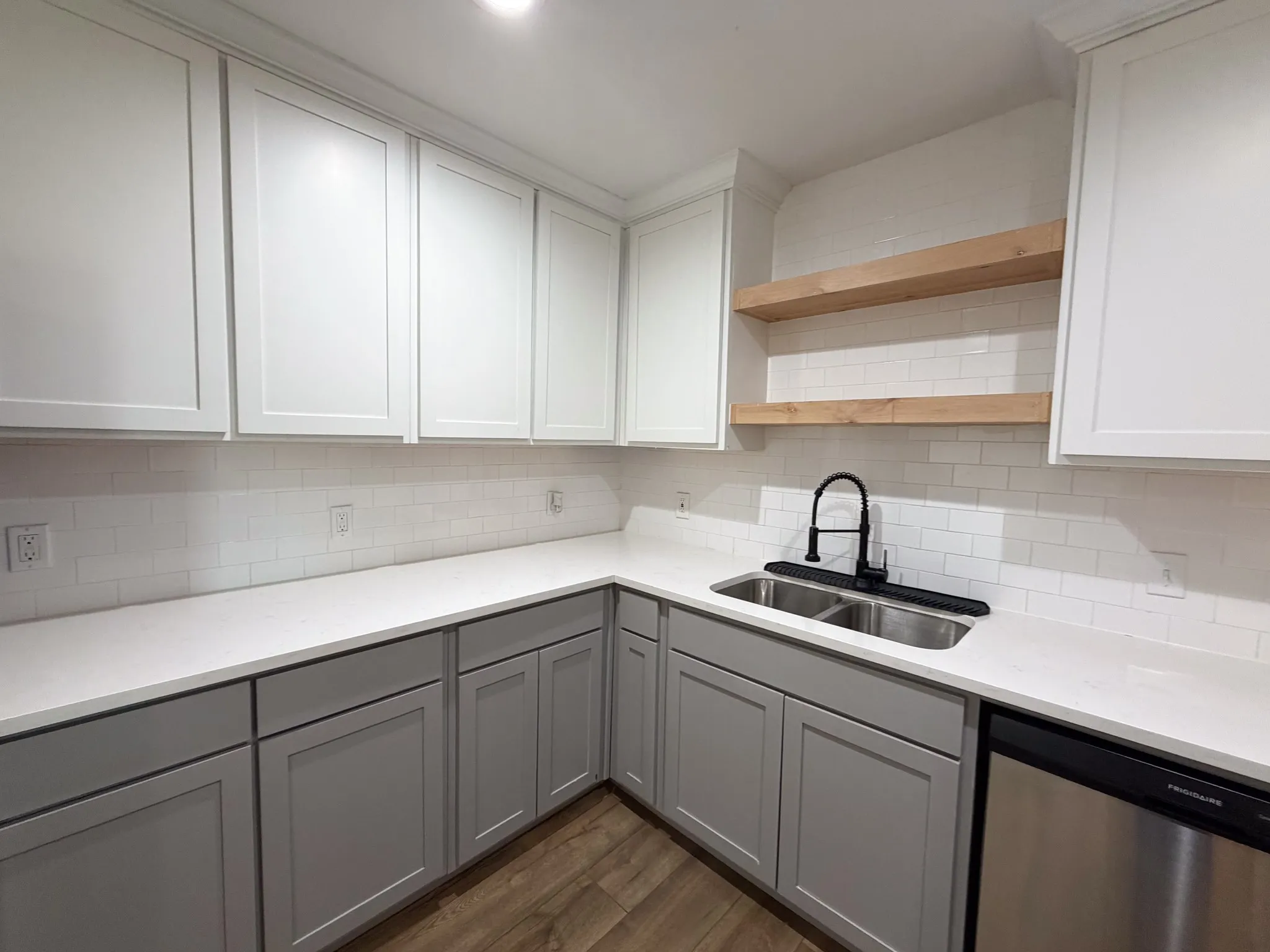 Single Family Residence For Rent in Ellis County , 616 E Avenue E, Midlothian, Texas 76065, 3 Bedroom, 2 Bathroom, Garage spaces, 1,410 Sqft, built in 1989, mls#21399890, Real Estate Agent in Midlothian, Homes For Rent in Ellis county, Homes For Rent in Midlothian, Realtor in Midlothian Texas, Real Estate Brokerage Independent Realty Texas, Luminita Cordes Realtor