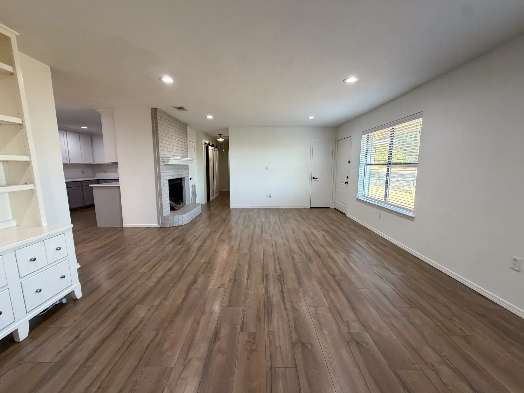 Single Family Residence For Rent in Ellis County , 616 E Avenue E, Midlothian, Texas 76065, 3 Bedroom, 2 Bathroom, Garage spaces, 1,410 Sqft, built in 1989, mls#21399890, Real Estate Agent in Midlothian, Homes For Rent in Ellis county, Homes For Rent in Midlothian, Realtor in Midlothian Texas, Real Estate Brokerage Independent Realty Texas, Luminita Cordes Realtor