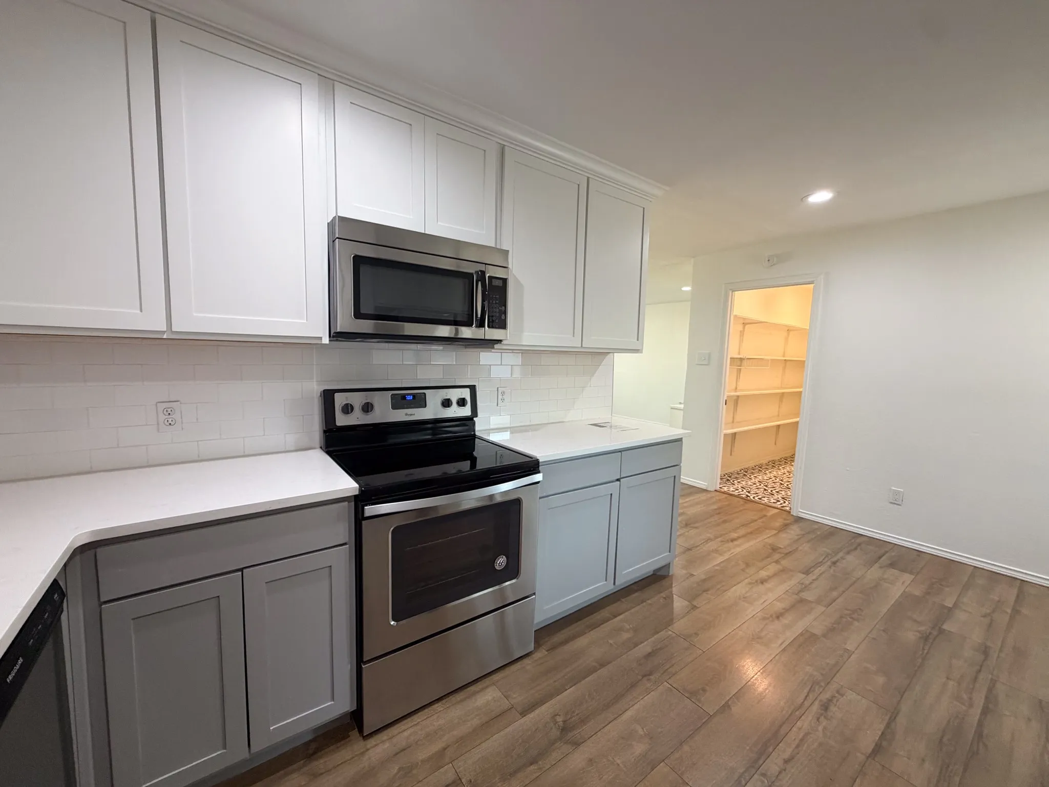 Single Family Residence For Rent in Ellis County , 616 E Avenue E, Midlothian, Texas 76065, 3 Bedroom, 2 Bathroom, Garage spaces, 1,410 Sqft, built in 1989, mls#21399890, Real Estate Agent in Midlothian, Homes For Rent in Ellis county, Homes For Rent in Midlothian, Realtor in Midlothian Texas, Real Estate Brokerage Independent Realty Texas, Luminita Cordes Realtor