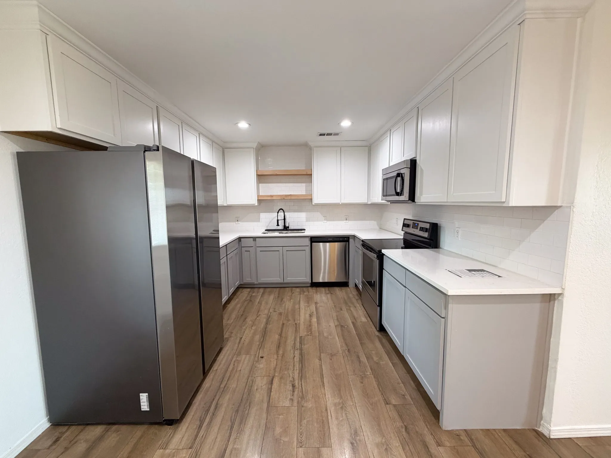 Single Family Residence For Rent in Ellis County , 616 E Avenue E, Midlothian, Texas 76065, 3 Bedroom, 2 Bathroom, Garage spaces, 1,410 Sqft, built in 1989, mls#21399890, Real Estate Agent in Midlothian, Homes For Rent in Ellis county, Homes For Rent in Midlothian, Realtor in Midlothian Texas, Real Estate Brokerage Independent Realty Texas, Luminita Cordes Realtor