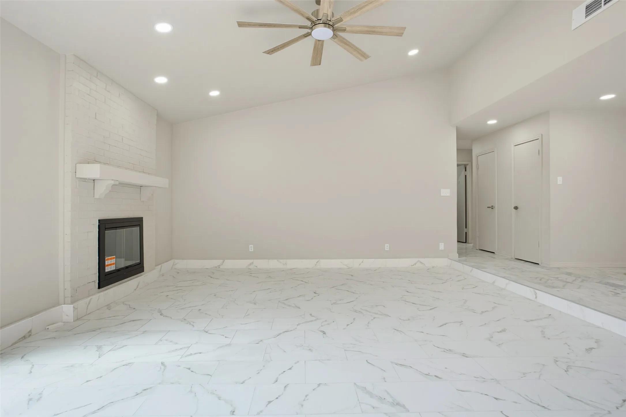 Single Family Residence For Sale in Dallas County , 2205 Phoenix Drive, Garland, Texas 75040, 3 Bedroom, 2 Bathroom, 2 Garage spaces, 1,736 Sqft, built in 1979, mls#21399895, Real Estate Agent in Garland, Homes For Sale in Dallas county, Homes For Sale in Garland, Realtor in Garland Texas, Real Estate Brokerage Independent Realty Texas, Luminita Cordes Realtor