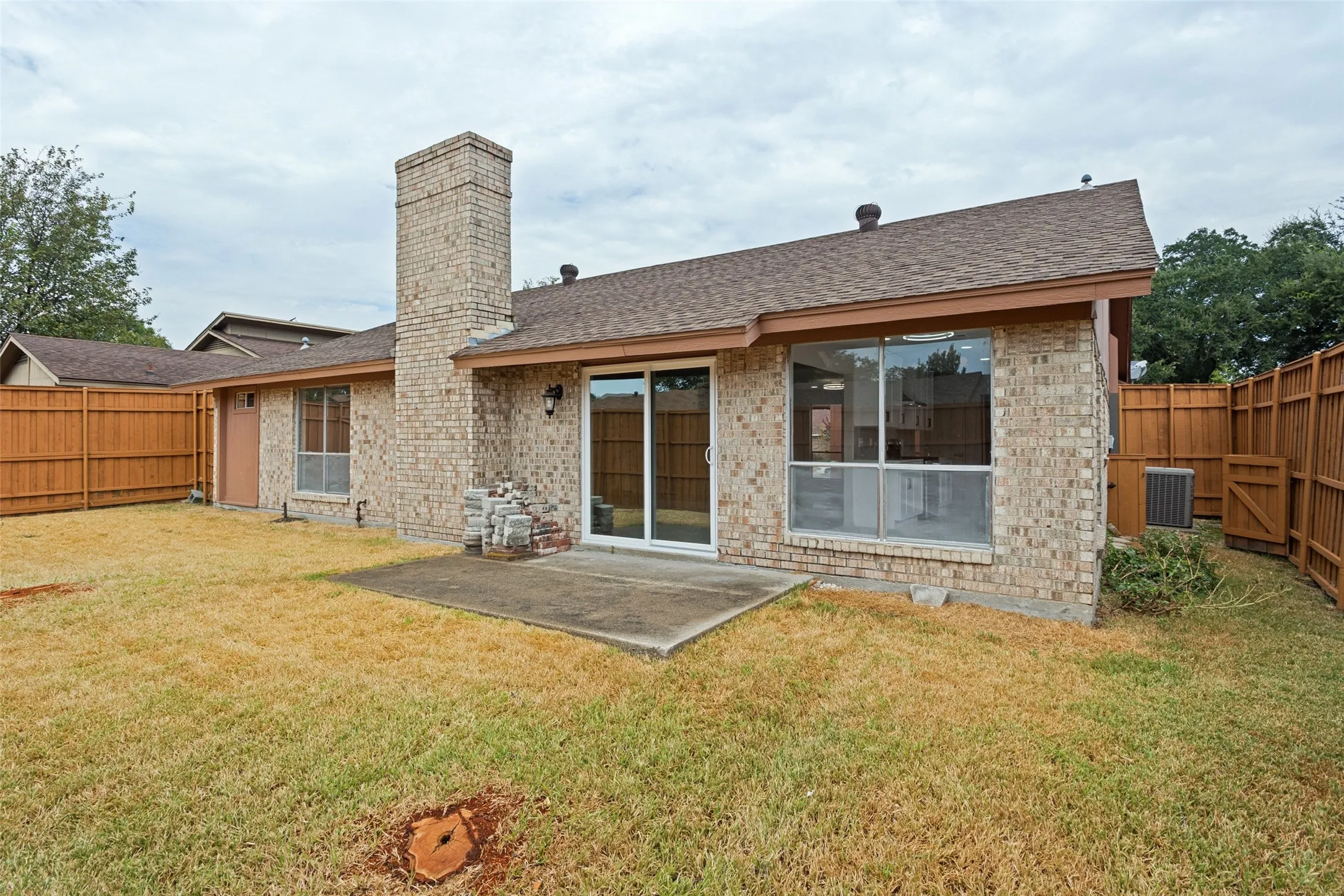 Single Family Residence For Sale in Dallas County , 2205 Phoenix Drive, Garland, Texas 75040, 3 Bedroom, 2 Bathroom, 2 Garage spaces, 1,736 Sqft, built in 1979, mls#21399895, Real Estate Agent in Garland, Homes For Sale in Dallas county, Homes For Sale in Garland, Realtor in Garland Texas, Real Estate Brokerage Independent Realty Texas, Luminita Cordes Realtor
