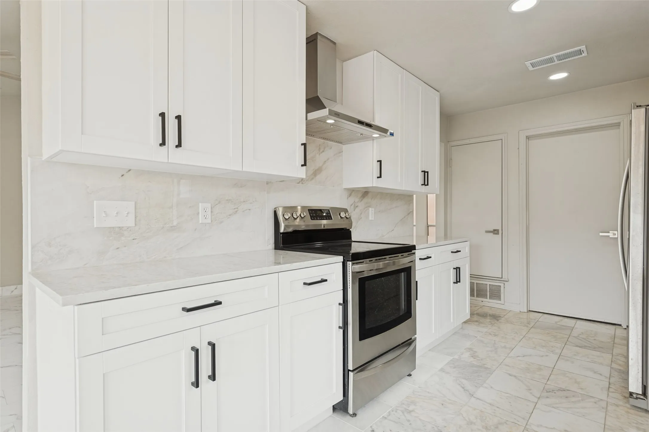 Single Family Residence For Sale in Dallas County , 2205 Phoenix Drive, Garland, Texas 75040, 3 Bedroom, 2 Bathroom, 2 Garage spaces, 1,736 Sqft, built in 1979, mls#21399895, Real Estate Agent in Garland, Homes For Sale in Dallas county, Homes For Sale in Garland, Realtor in Garland Texas, Real Estate Brokerage Independent Realty Texas, Luminita Cordes Realtor