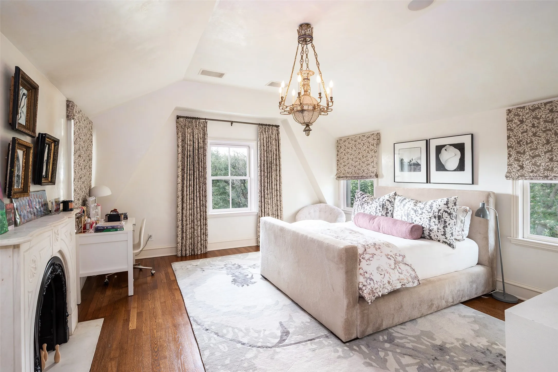 Single Family Residence For Sale in Dallas County , 4320 Saint Johns Drive, Highland Park, Texas 75205, 3 Bedroom, 5 Bathroom, 3 Garage spaces, 6,263 Sqft, built in 1925, mls#21398644, Real Estate Agent in Highland Park, Homes For Sale in Dallas county, Homes For Sale in Highland Park, Realtor in Highland Park Texas, Real Estate Brokerage Independent Realty Texas, Luminita Cordes Realtor