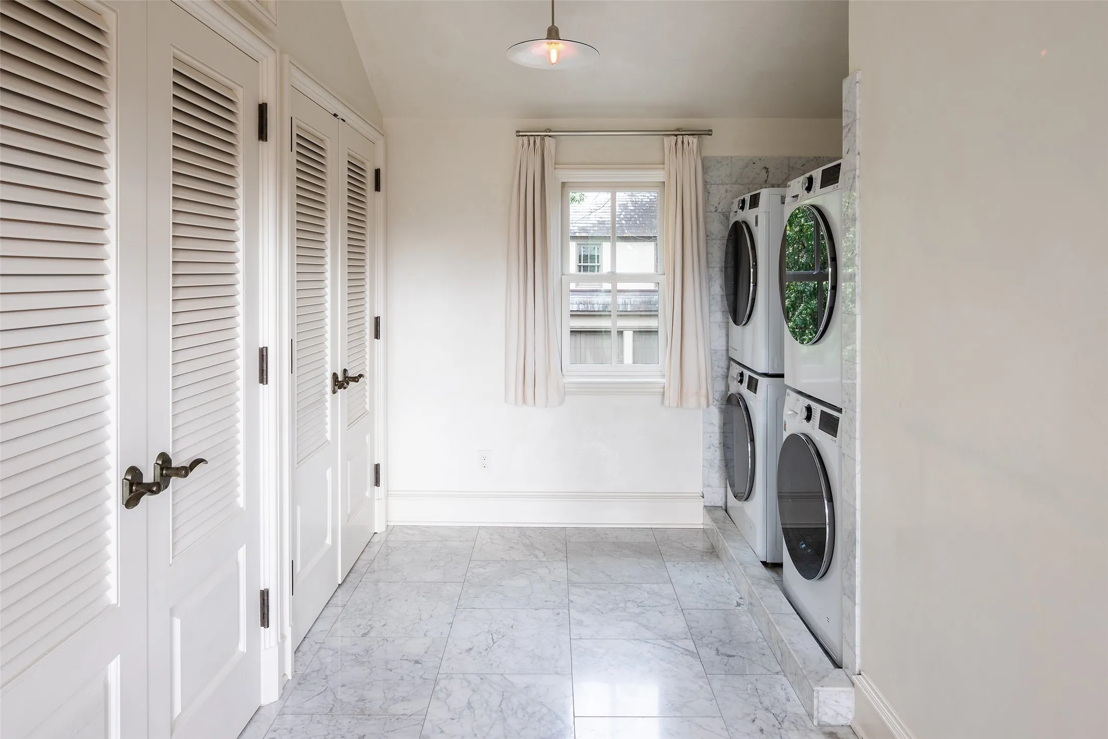 Single Family Residence For Sale in Dallas County , 4320 Saint Johns Drive, Highland Park, Texas 75205, 3 Bedroom, 5 Bathroom, 3 Garage spaces, 6,263 Sqft, built in 1925, mls#21398644, Real Estate Agent in Highland Park, Homes For Sale in Dallas county, Homes For Sale in Highland Park, Realtor in Highland Park Texas, Real Estate Brokerage Independent Realty Texas, Luminita Cordes Realtor