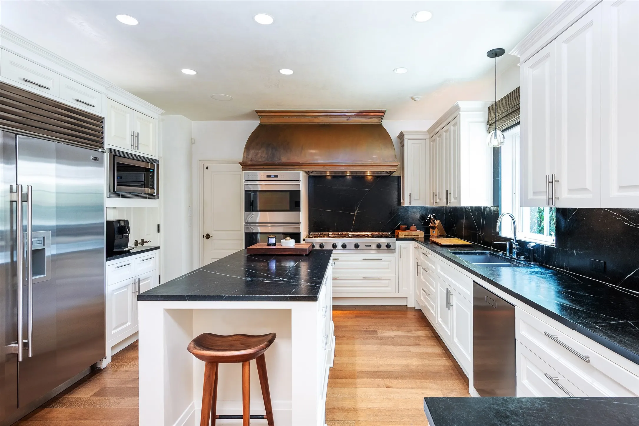 Single Family Residence For Sale in Dallas County , 4320 Saint Johns Drive, Highland Park, Texas 75205, 3 Bedroom, 5 Bathroom, 3 Garage spaces, 6,263 Sqft, built in 1925, mls#21398644, Real Estate Agent in Highland Park, Homes For Sale in Dallas county, Homes For Sale in Highland Park, Realtor in Highland Park Texas, Real Estate Brokerage Independent Realty Texas, Luminita Cordes Realtor