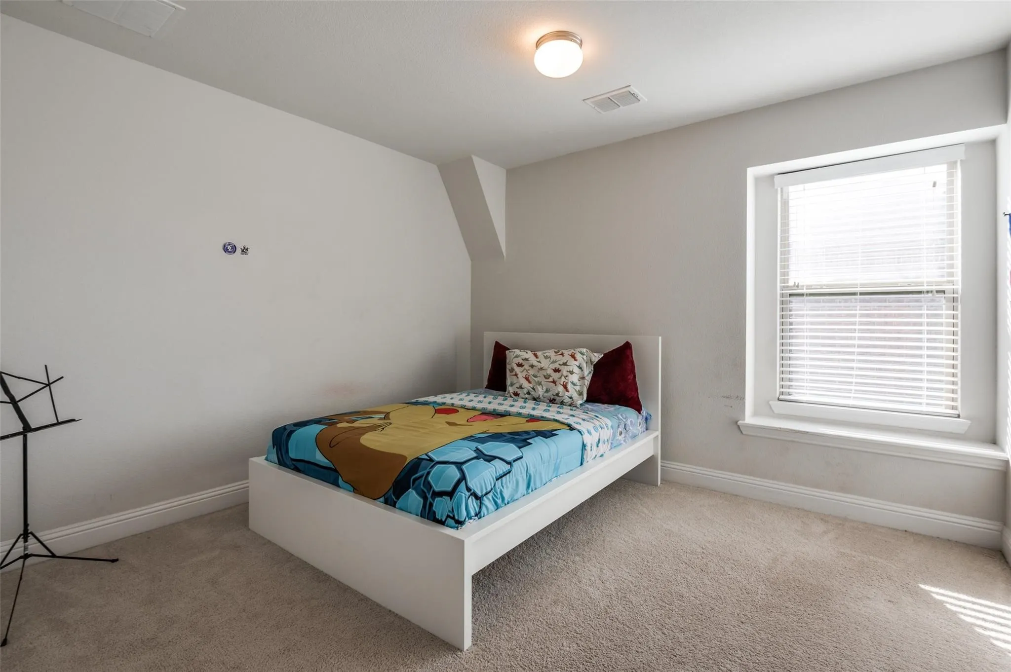 Neutral wall finishes, recessed ceiling light, carpeted flooring, window with blinds