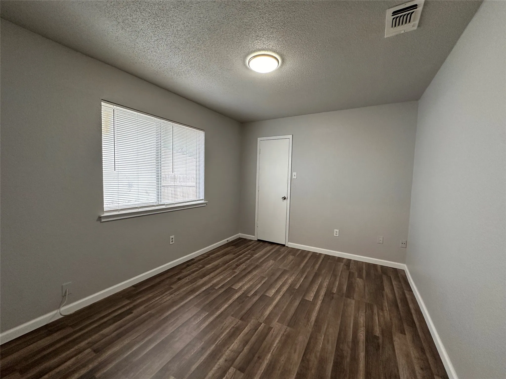 Duplex For Rent in Tarrant County , 6317 Shasta Trail, Fort Worth, Texas 76133, 3 Bedroom, 2 Bathroom, 1 Garage spaces, 1,242 Sqft, built in 1987, mls#21399907, Real Estate Agent in Fort Worth, Homes For Rent in Tarrant county, Homes For Rent in Fort Worth, Realtor in Fort Worth Texas, Real Estate Brokerage Independent Realty Texas, Luminita Cordes Realtor