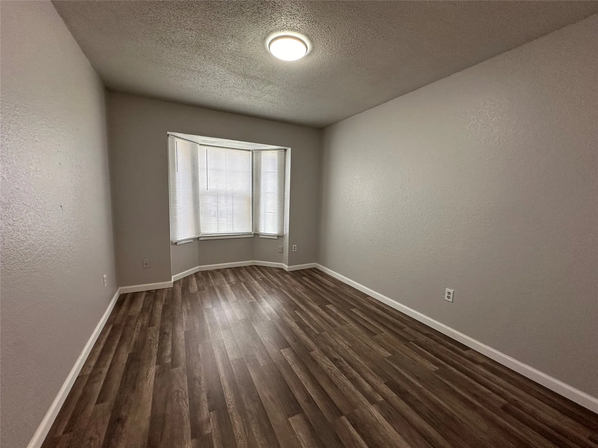 Duplex For Rent in Tarrant County , 6317 Shasta Trail, Fort Worth, Texas 76133, 3 Bedroom, 2 Bathroom, 1 Garage spaces, 1,242 Sqft, built in 1987, mls#21399907, Real Estate Agent in Fort Worth, Homes For Rent in Tarrant county, Homes For Rent in Fort Worth, Realtor in Fort Worth Texas, Real Estate Brokerage Independent Realty Texas, Luminita Cordes Realtor
