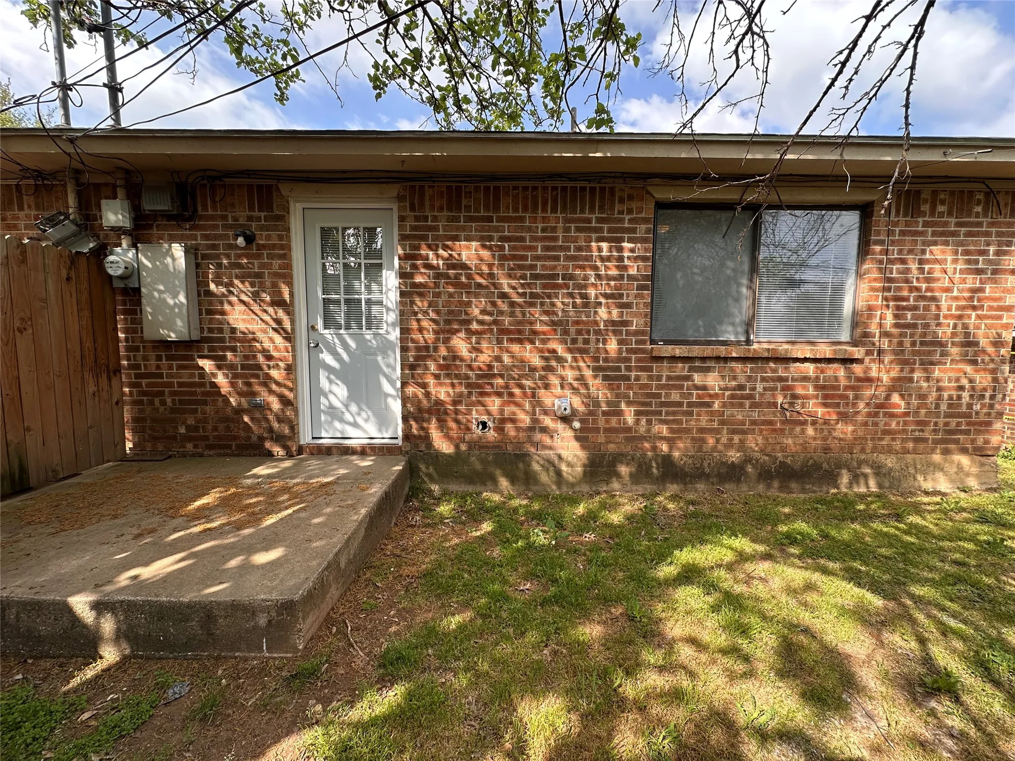 Duplex For Rent in Tarrant County , 6317 Shasta Trail, Fort Worth, Texas 76133, 3 Bedroom, 2 Bathroom, 1 Garage spaces, 1,242 Sqft, built in 1987, mls#21399907, Real Estate Agent in Fort Worth, Homes For Rent in Tarrant county, Homes For Rent in Fort Worth, Realtor in Fort Worth Texas, Real Estate Brokerage Independent Realty Texas, Luminita Cordes Realtor