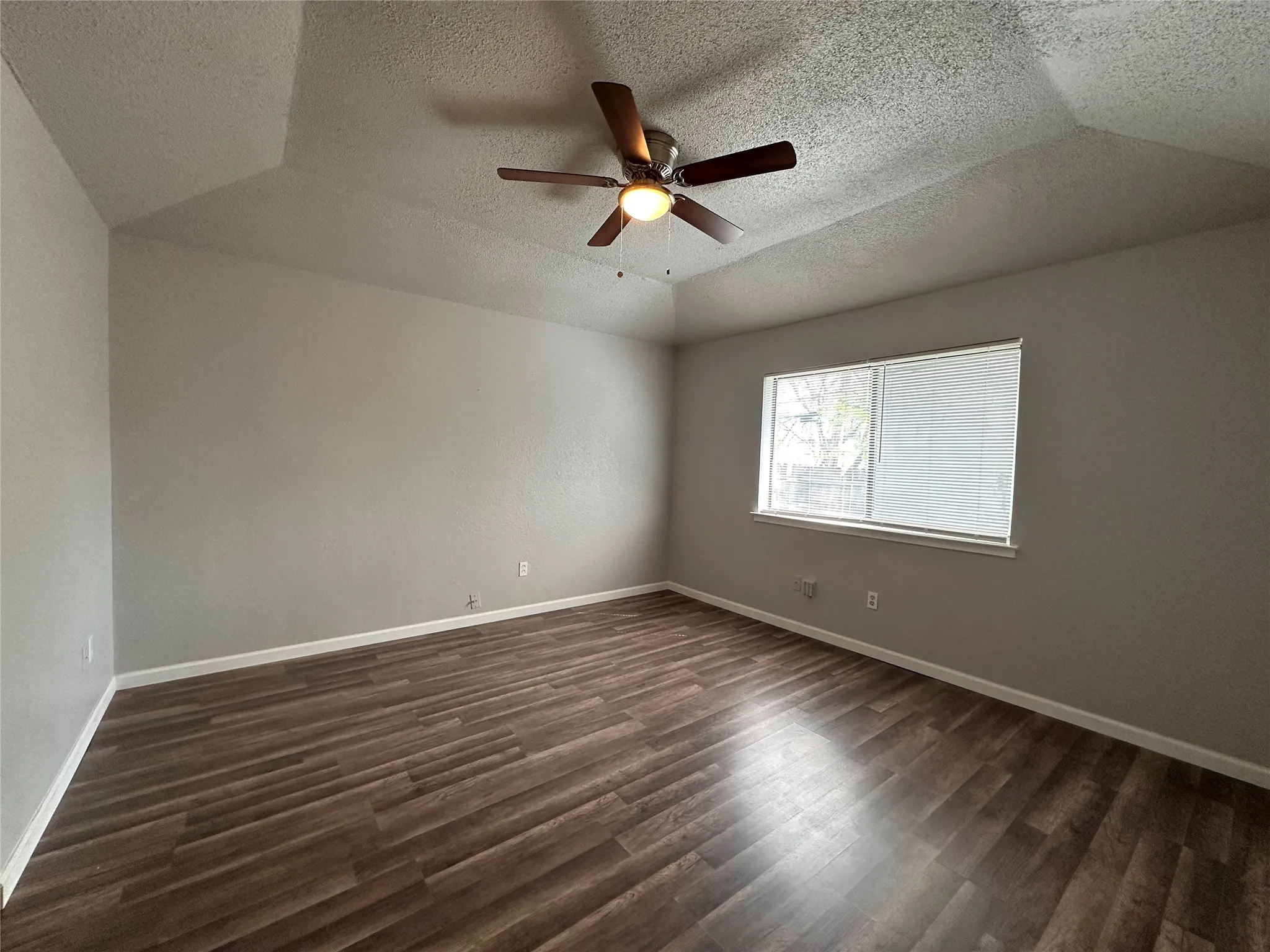 Duplex For Rent in Tarrant County , 6317 Shasta Trail, Fort Worth, Texas 76133, 3 Bedroom, 2 Bathroom, 1 Garage spaces, 1,242 Sqft, built in 1987, mls#21399907, Real Estate Agent in Fort Worth, Homes For Rent in Tarrant county, Homes For Rent in Fort Worth, Realtor in Fort Worth Texas, Real Estate Brokerage Independent Realty Texas, Luminita Cordes Realtor