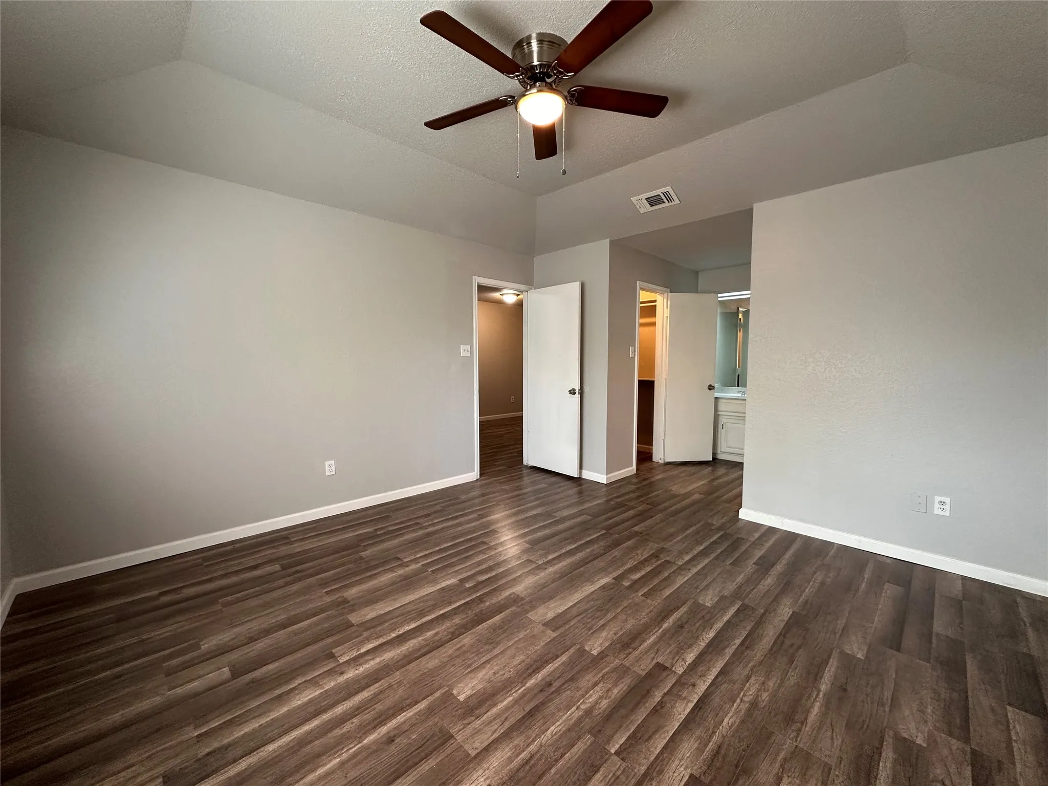 Duplex For Rent in Tarrant County , 6317 Shasta Trail, Fort Worth, Texas 76133, 3 Bedroom, 2 Bathroom, 1 Garage spaces, 1,242 Sqft, built in 1987, mls#21399907, Real Estate Agent in Fort Worth, Homes For Rent in Tarrant county, Homes For Rent in Fort Worth, Realtor in Fort Worth Texas, Real Estate Brokerage Independent Realty Texas, Luminita Cordes Realtor