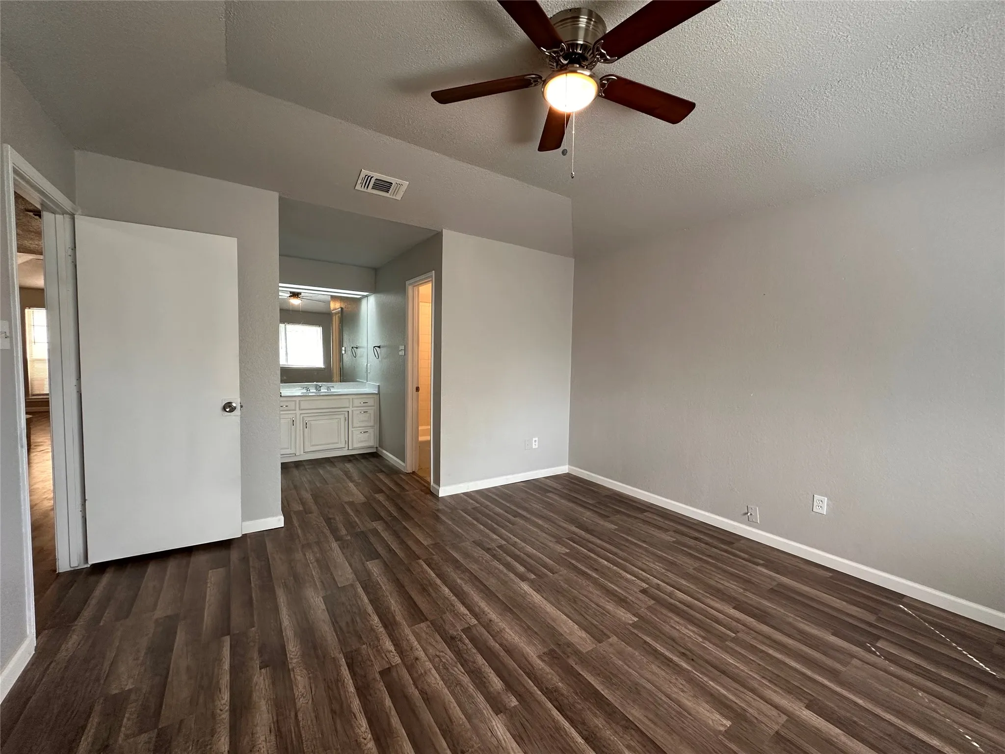 Duplex For Rent in Tarrant County , 6317 Shasta Trail, Fort Worth, Texas 76133, 3 Bedroom, 2 Bathroom, 1 Garage spaces, 1,242 Sqft, built in 1987, mls#21399907, Real Estate Agent in Fort Worth, Homes For Rent in Tarrant county, Homes For Rent in Fort Worth, Realtor in Fort Worth Texas, Real Estate Brokerage Independent Realty Texas, Luminita Cordes Realtor