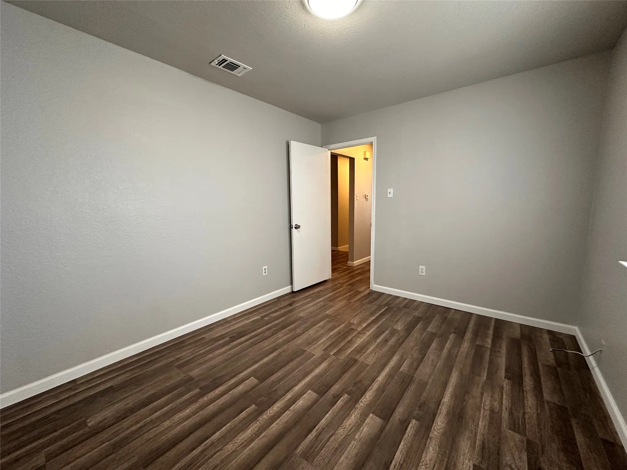 Duplex For Rent in Tarrant County , 6317 Shasta Trail, Fort Worth, Texas 76133, 3 Bedroom, 2 Bathroom, 1 Garage spaces, 1,242 Sqft, built in 1987, mls#21399907, Real Estate Agent in Fort Worth, Homes For Rent in Tarrant county, Homes For Rent in Fort Worth, Realtor in Fort Worth Texas, Real Estate Brokerage Independent Realty Texas, Luminita Cordes Realtor