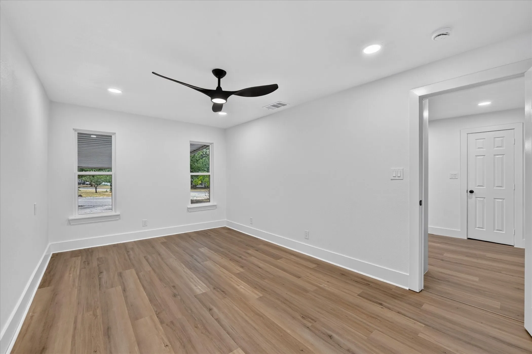 Single Family Residence For Sale in Tarrant County , 1607 Laura Road, River Oaks, Texas 76114, 3 Bedroom, 2 Bathroom, Garage spaces, 1,226 Sqft, built in 2015, mls#21393947, Real Estate Agent in River Oaks, Homes For Sale in Tarrant county, Homes For Sale in River Oaks, Realtor in River Oaks Texas, Real Estate Brokerage Independent Realty Texas, Luminita Cordes Realtor