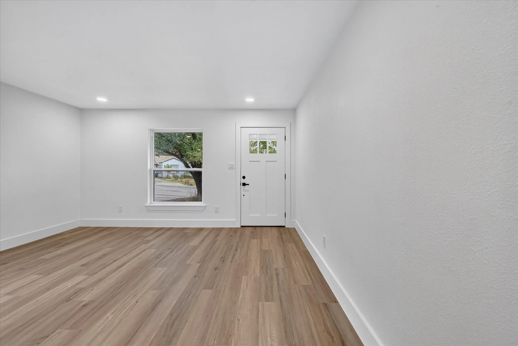 Single Family Residence For Sale in Tarrant County , 1607 Laura Road, River Oaks, Texas 76114, 3 Bedroom, 2 Bathroom, Garage spaces, 1,226 Sqft, built in 2015, mls#21393947, Real Estate Agent in River Oaks, Homes For Sale in Tarrant county, Homes For Sale in River Oaks, Realtor in River Oaks Texas, Real Estate Brokerage Independent Realty Texas, Luminita Cordes Realtor