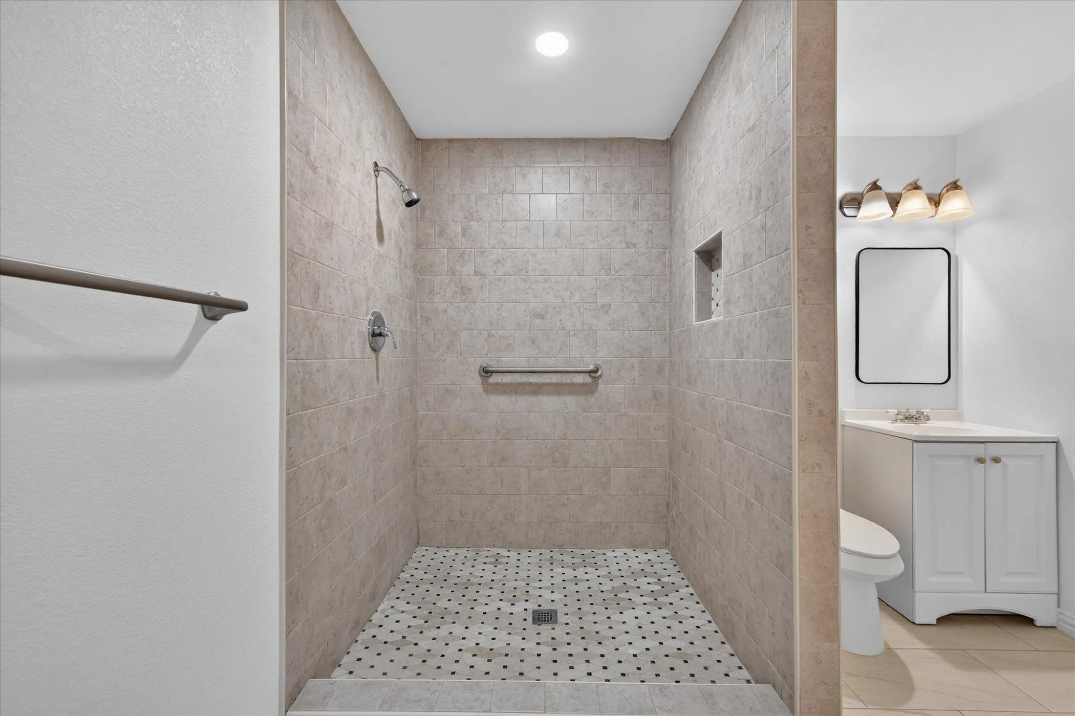 Single Family Residence For Sale in Tarrant County , 1607 Laura Road, River Oaks, Texas 76114, 3 Bedroom, 2 Bathroom, Garage spaces, 1,226 Sqft, built in 2015, mls#21393947, Real Estate Agent in River Oaks, Homes For Sale in Tarrant county, Homes For Sale in River Oaks, Realtor in River Oaks Texas, Real Estate Brokerage Independent Realty Texas, Luminita Cordes Realtor