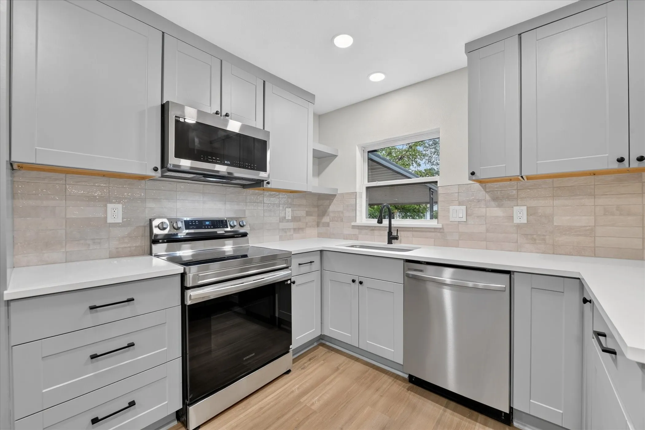 Single Family Residence For Sale in Tarrant County , 1607 Laura Road, River Oaks, Texas 76114, 3 Bedroom, 2 Bathroom, Garage spaces, 1,226 Sqft, built in 2015, mls#21393947, Real Estate Agent in River Oaks, Homes For Sale in Tarrant county, Homes For Sale in River Oaks, Realtor in River Oaks Texas, Real Estate Brokerage Independent Realty Texas, Luminita Cordes Realtor