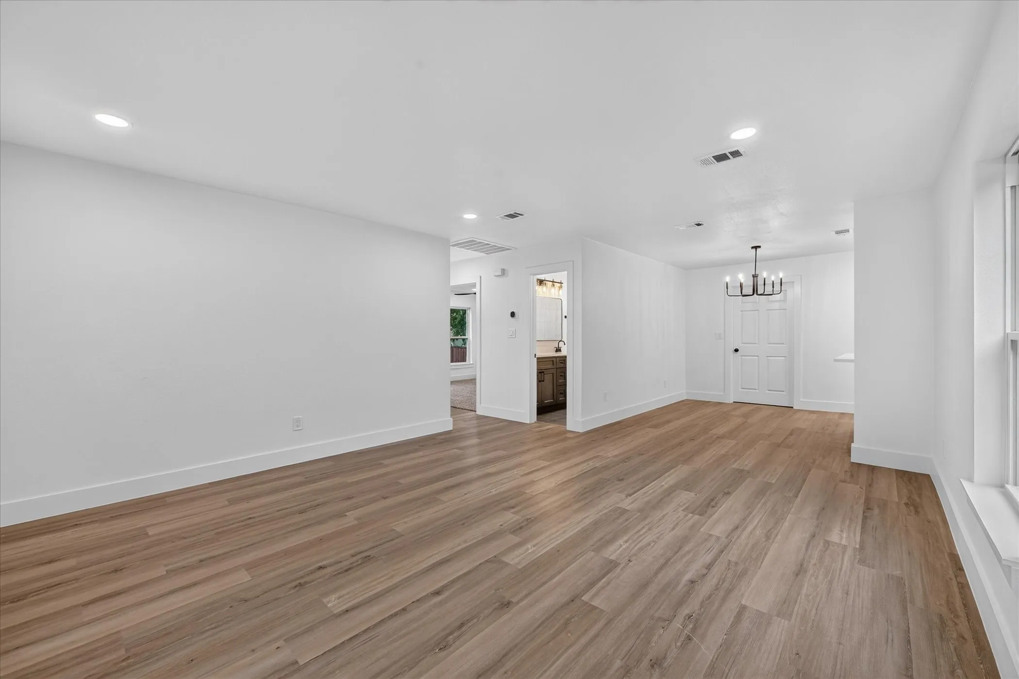 Single Family Residence For Sale in Tarrant County , 1607 Laura Road, River Oaks, Texas 76114, 3 Bedroom, 2 Bathroom, Garage spaces, 1,226 Sqft, built in 2015, mls#21393947, Real Estate Agent in River Oaks, Homes For Sale in Tarrant county, Homes For Sale in River Oaks, Realtor in River Oaks Texas, Real Estate Brokerage Independent Realty Texas, Luminita Cordes Realtor