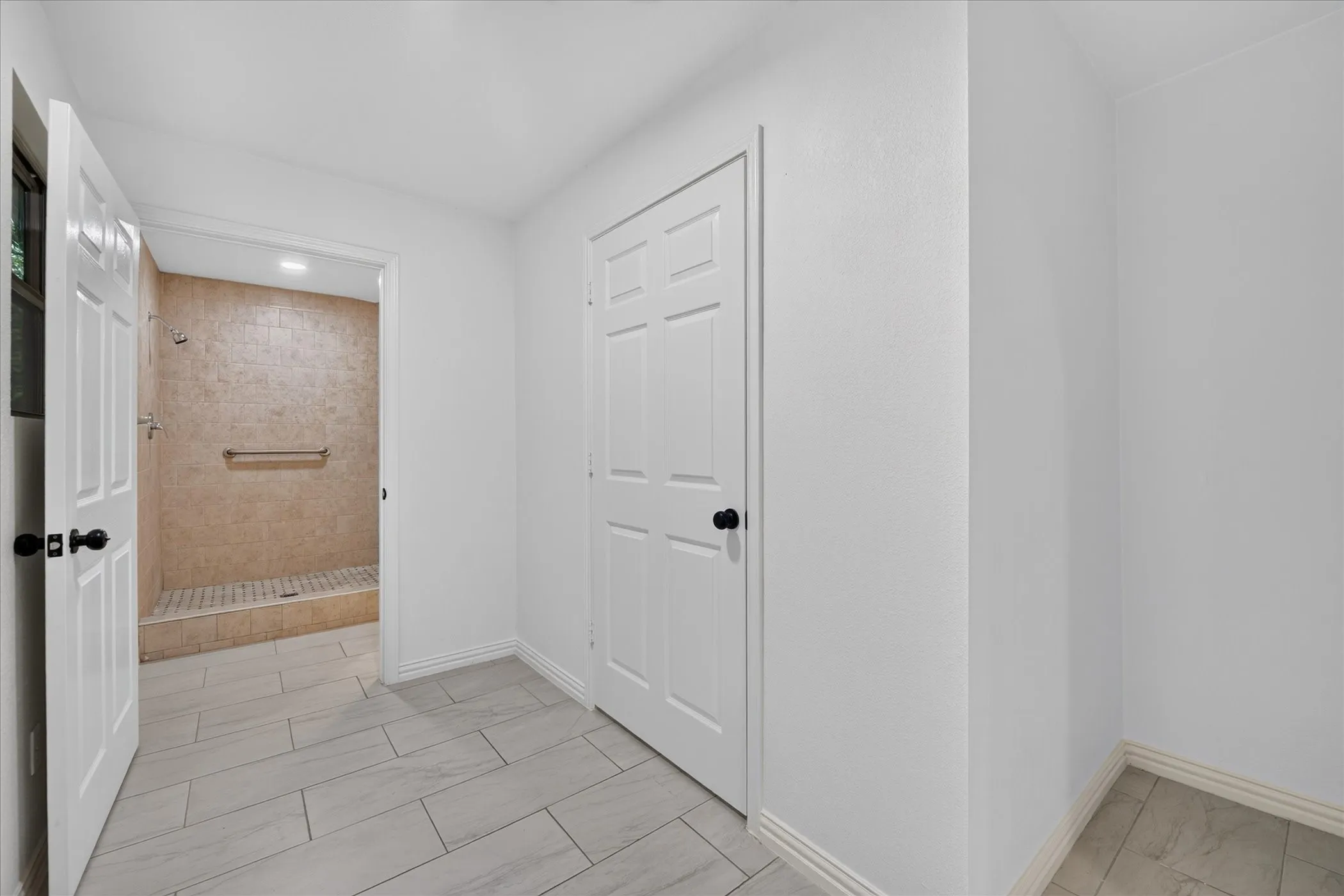 Single Family Residence For Sale in Tarrant County , 1607 Laura Road, River Oaks, Texas 76114, 3 Bedroom, 2 Bathroom, Garage spaces, 1,226 Sqft, built in 2015, mls#21393947, Real Estate Agent in River Oaks, Homes For Sale in Tarrant county, Homes For Sale in River Oaks, Realtor in River Oaks Texas, Real Estate Brokerage Independent Realty Texas, Luminita Cordes Realtor