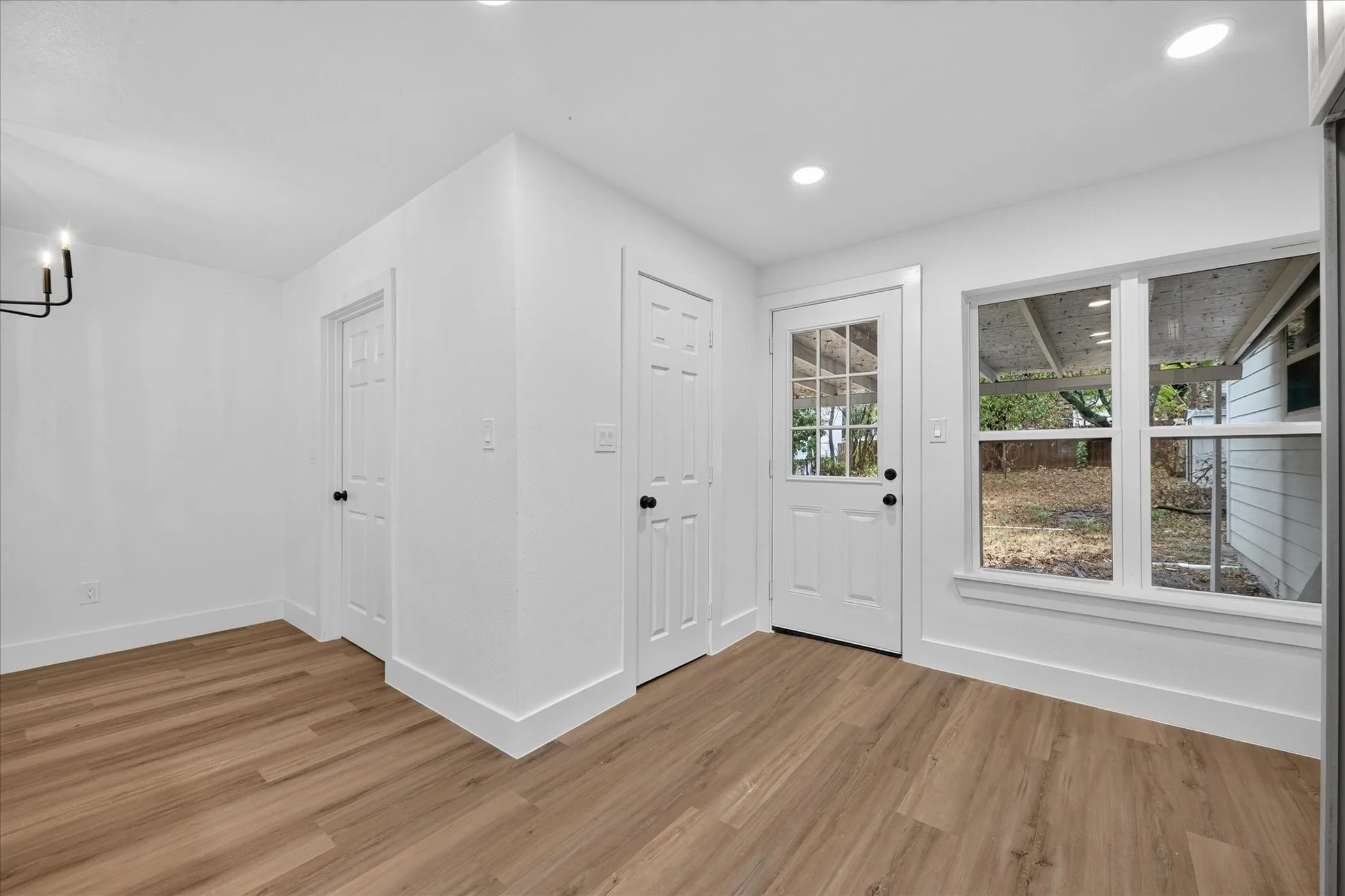 Single Family Residence For Sale in Tarrant County , 1607 Laura Road, River Oaks, Texas 76114, 3 Bedroom, 2 Bathroom, Garage spaces, 1,226 Sqft, built in 2015, mls#21393947, Real Estate Agent in River Oaks, Homes For Sale in Tarrant county, Homes For Sale in River Oaks, Realtor in River Oaks Texas, Real Estate Brokerage Independent Realty Texas, Luminita Cordes Realtor