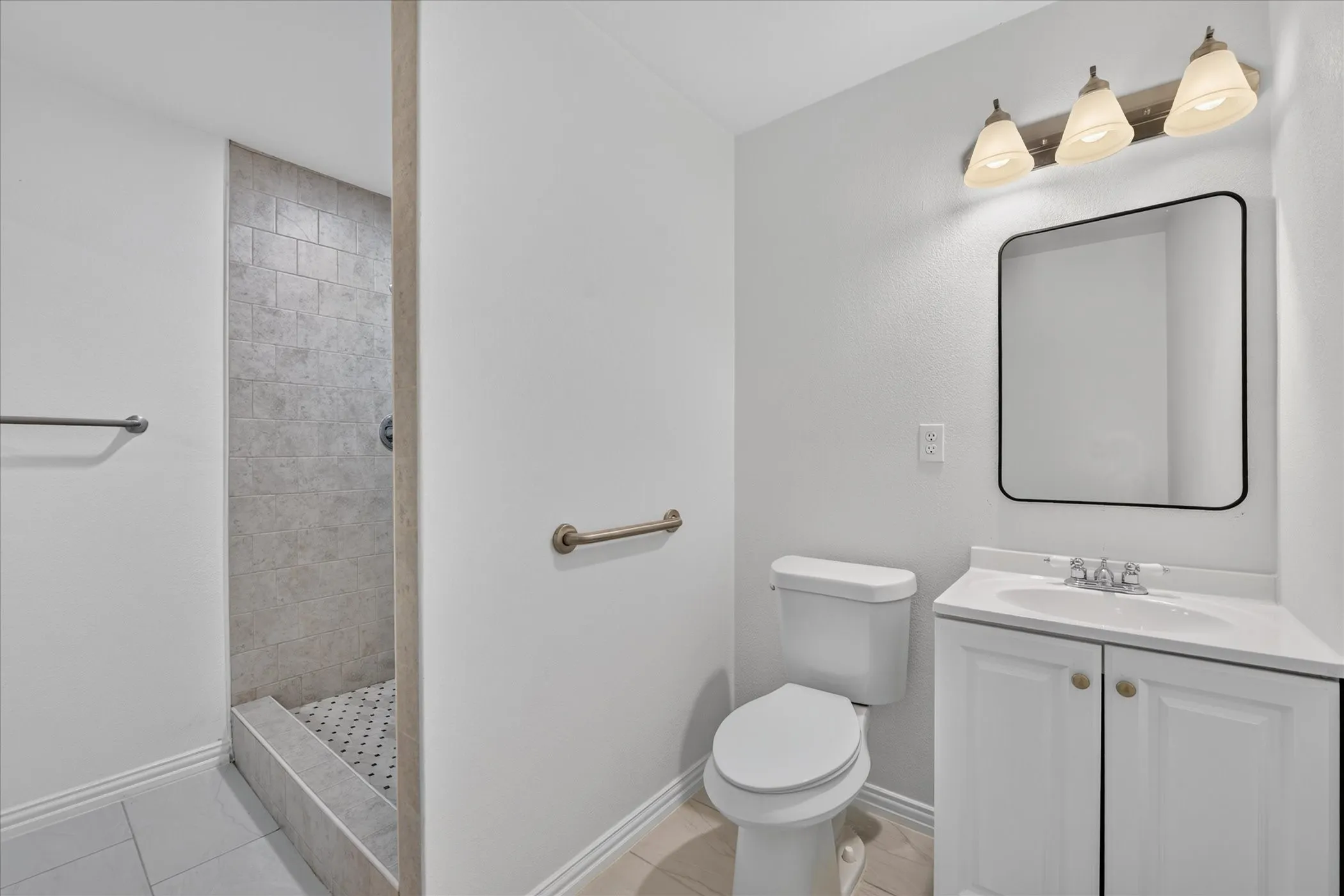 Single Family Residence For Sale in Tarrant County , 1607 Laura Road, River Oaks, Texas 76114, 3 Bedroom, 2 Bathroom, Garage spaces, 1,226 Sqft, built in 2015, mls#21393947, Real Estate Agent in River Oaks, Homes For Sale in Tarrant county, Homes For Sale in River Oaks, Realtor in River Oaks Texas, Real Estate Brokerage Independent Realty Texas, Luminita Cordes Realtor