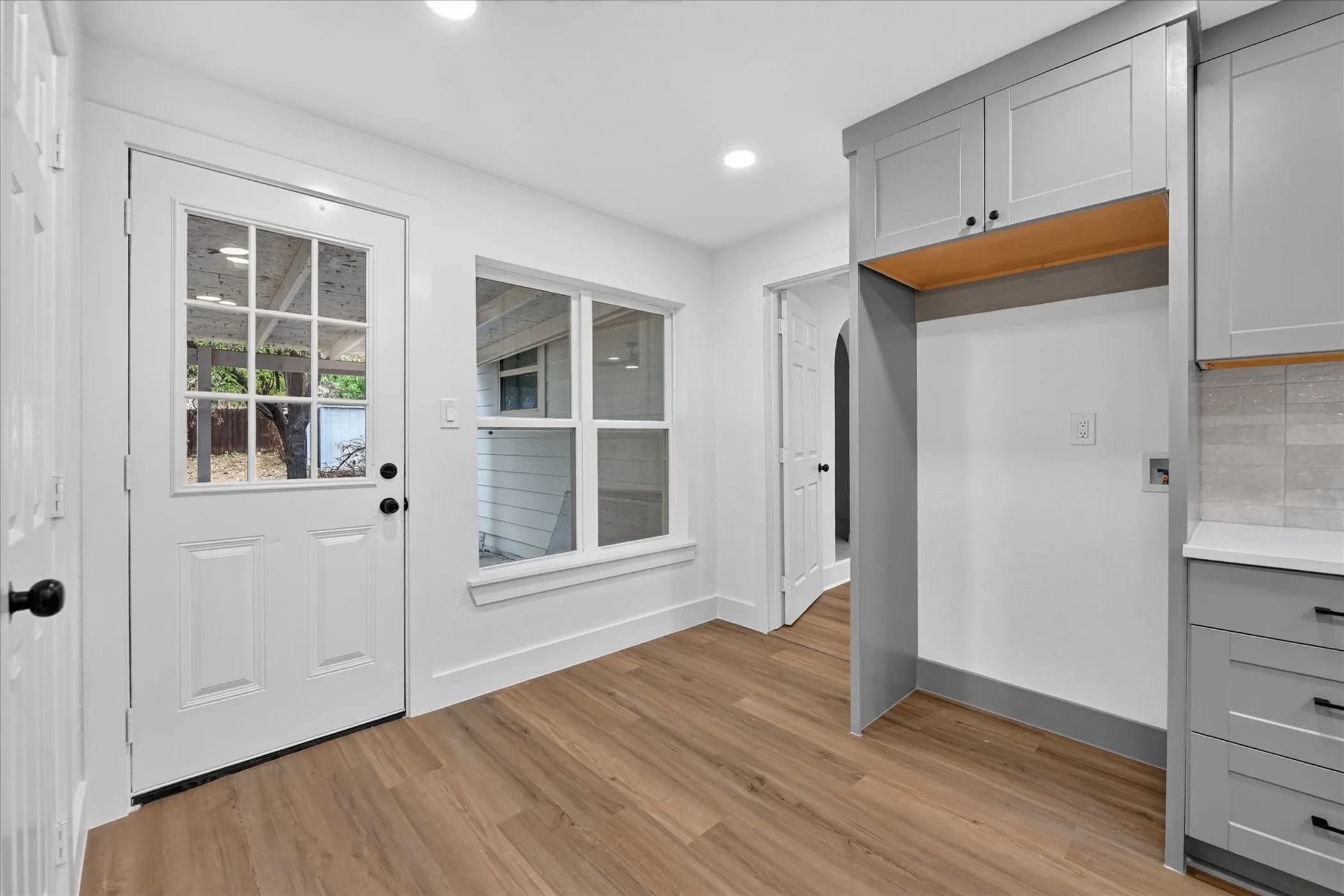 Single Family Residence For Sale in Tarrant County , 1607 Laura Road, River Oaks, Texas 76114, 3 Bedroom, 2 Bathroom, Garage spaces, 1,226 Sqft, built in 2015, mls#21393947, Real Estate Agent in River Oaks, Homes For Sale in Tarrant county, Homes For Sale in River Oaks, Realtor in River Oaks Texas, Real Estate Brokerage Independent Realty Texas, Luminita Cordes Realtor
