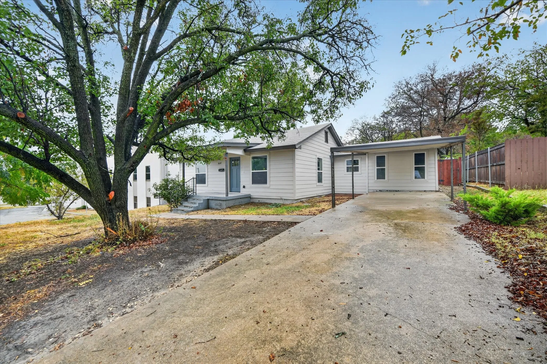 Single Family Residence For Sale in Tarrant County , 1607 Laura Road, River Oaks, Texas 76114, 3 Bedroom, 2 Bathroom, Garage spaces, 1,226 Sqft, built in 2015, mls#21393947, Real Estate Agent in River Oaks, Homes For Sale in Tarrant county, Homes For Sale in River Oaks, Realtor in River Oaks Texas, Real Estate Brokerage Independent Realty Texas, Luminita Cordes Realtor