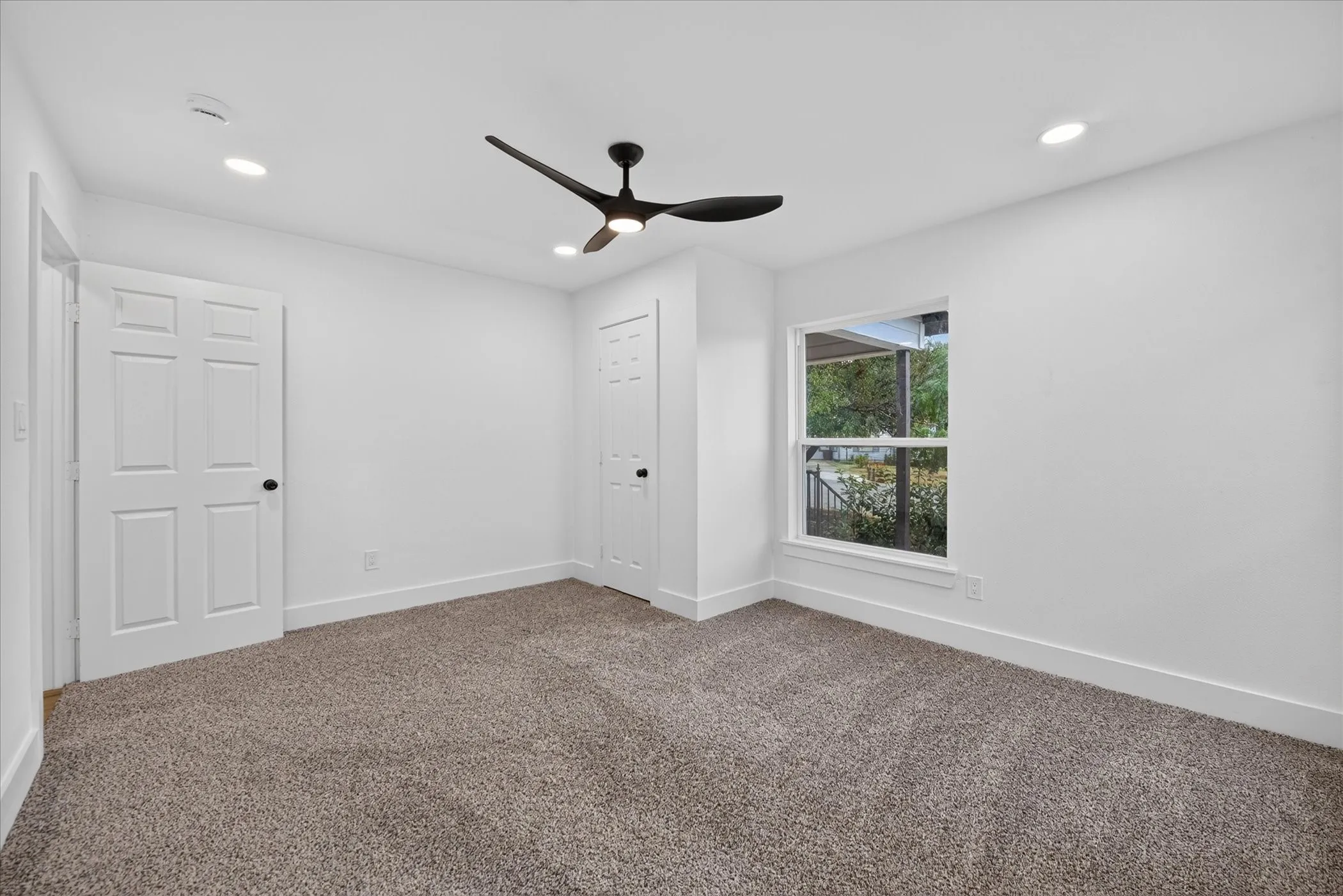 Single Family Residence For Sale in Tarrant County , 1607 Laura Road, River Oaks, Texas 76114, 3 Bedroom, 2 Bathroom, Garage spaces, 1,226 Sqft, built in 2015, mls#21393947, Real Estate Agent in River Oaks, Homes For Sale in Tarrant county, Homes For Sale in River Oaks, Realtor in River Oaks Texas, Real Estate Brokerage Independent Realty Texas, Luminita Cordes Realtor