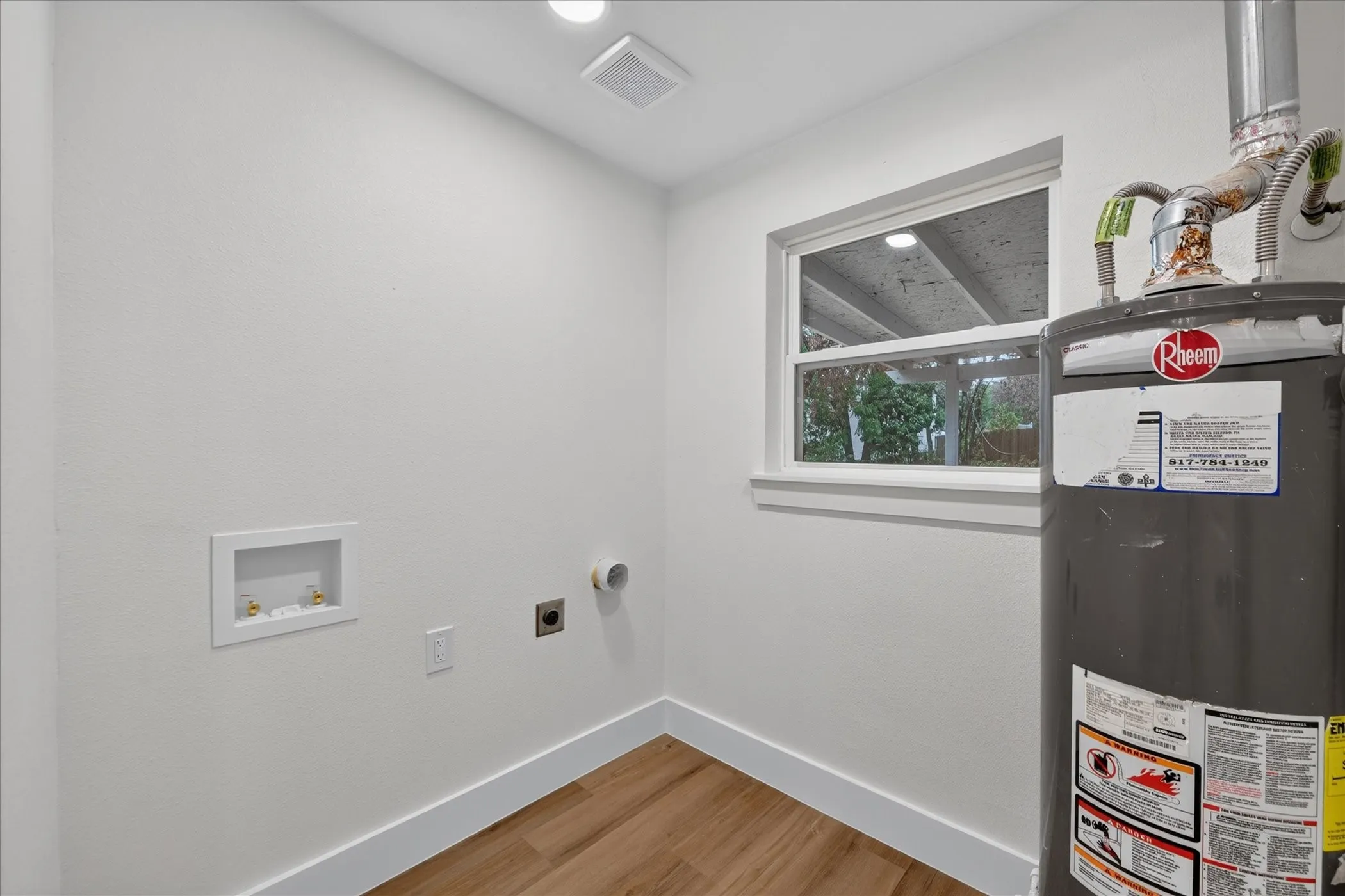 Single Family Residence For Sale in Tarrant County , 1607 Laura Road, River Oaks, Texas 76114, 3 Bedroom, 2 Bathroom, Garage spaces, 1,226 Sqft, built in 2015, mls#21393947, Real Estate Agent in River Oaks, Homes For Sale in Tarrant county, Homes For Sale in River Oaks, Realtor in River Oaks Texas, Real Estate Brokerage Independent Realty Texas, Luminita Cordes Realtor