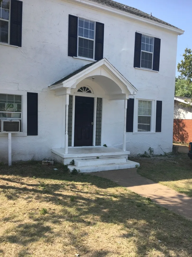 Apartment For Rent in Taylor County , 649 E North 18th Street 3, Abilene, Texas 79601, 1 Bedroom, 1 Bathroom, Garage spaces, 540 Sqft, built in 1934, mls#21399915, Real Estate Agent in Abilene, Homes For Rent in Taylor county, Homes For Rent in Abilene, Realtor in Abilene Texas, Real Estate Brokerage Independent Realty Texas, Luminita Cordes Realtor