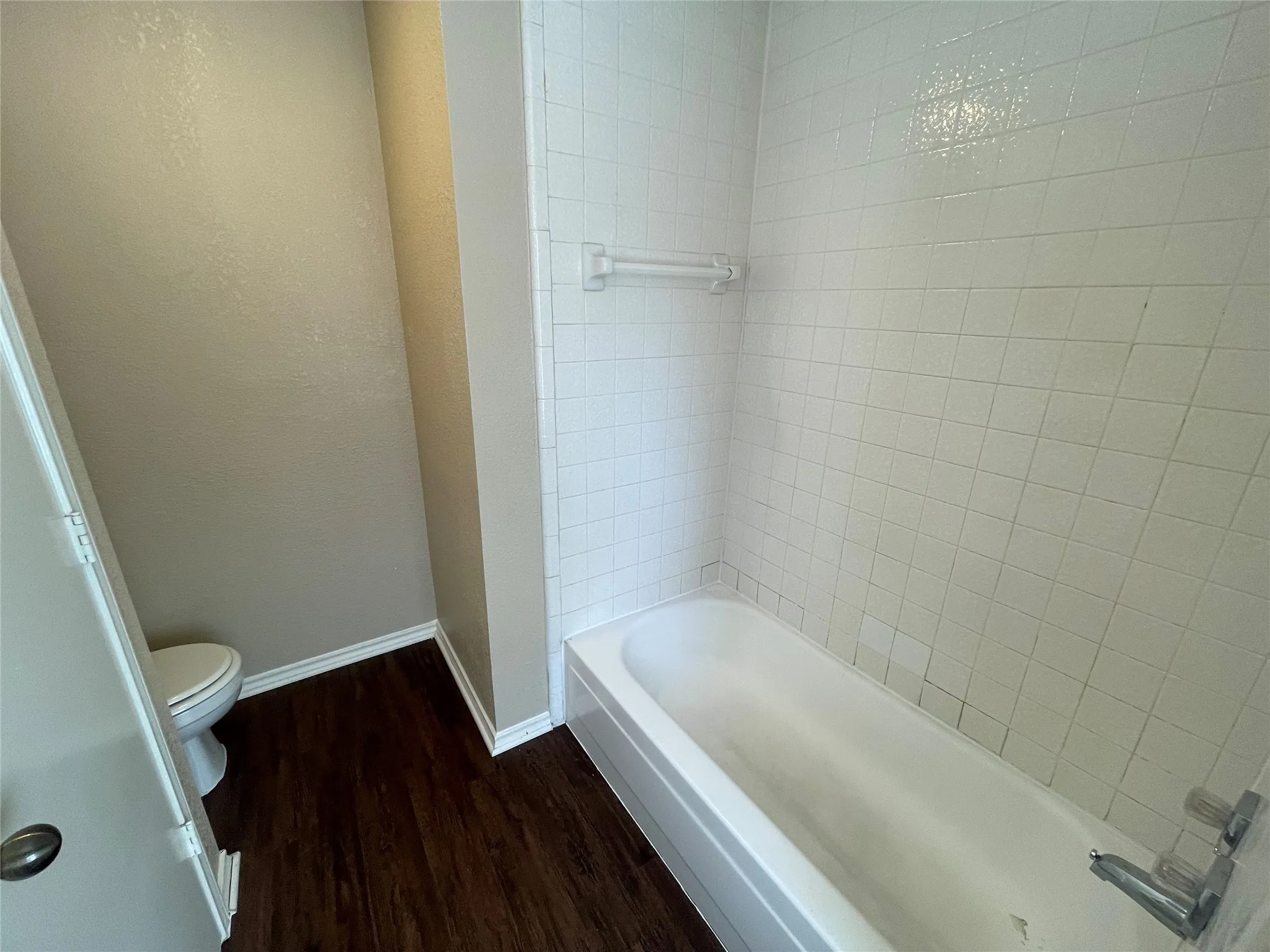 Single Family Residence For Rent in Dallas County , 2310 Windridge Lane, Rowlett, Texas 75088, 3 Bedroom, 2 Bathroom, 2 Garage spaces, 1,604 Sqft, built in 1985, mls#21399919, Real Estate Agent in Rowlett, Homes For Rent in Dallas county, Homes For Rent in Rowlett, Realtor in Rowlett Texas, Real Estate Brokerage Independent Realty Texas, Luminita Cordes Realtor