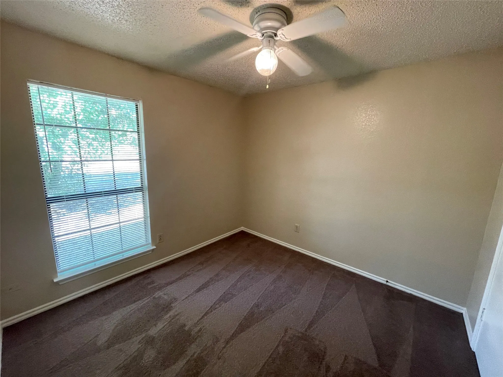 Single Family Residence For Rent in Dallas County , 2310 Windridge Lane, Rowlett, Texas 75088, 3 Bedroom, 2 Bathroom, 2 Garage spaces, 1,604 Sqft, built in 1985, mls#21399919, Real Estate Agent in Rowlett, Homes For Rent in Dallas county, Homes For Rent in Rowlett, Realtor in Rowlett Texas, Real Estate Brokerage Independent Realty Texas, Luminita Cordes Realtor