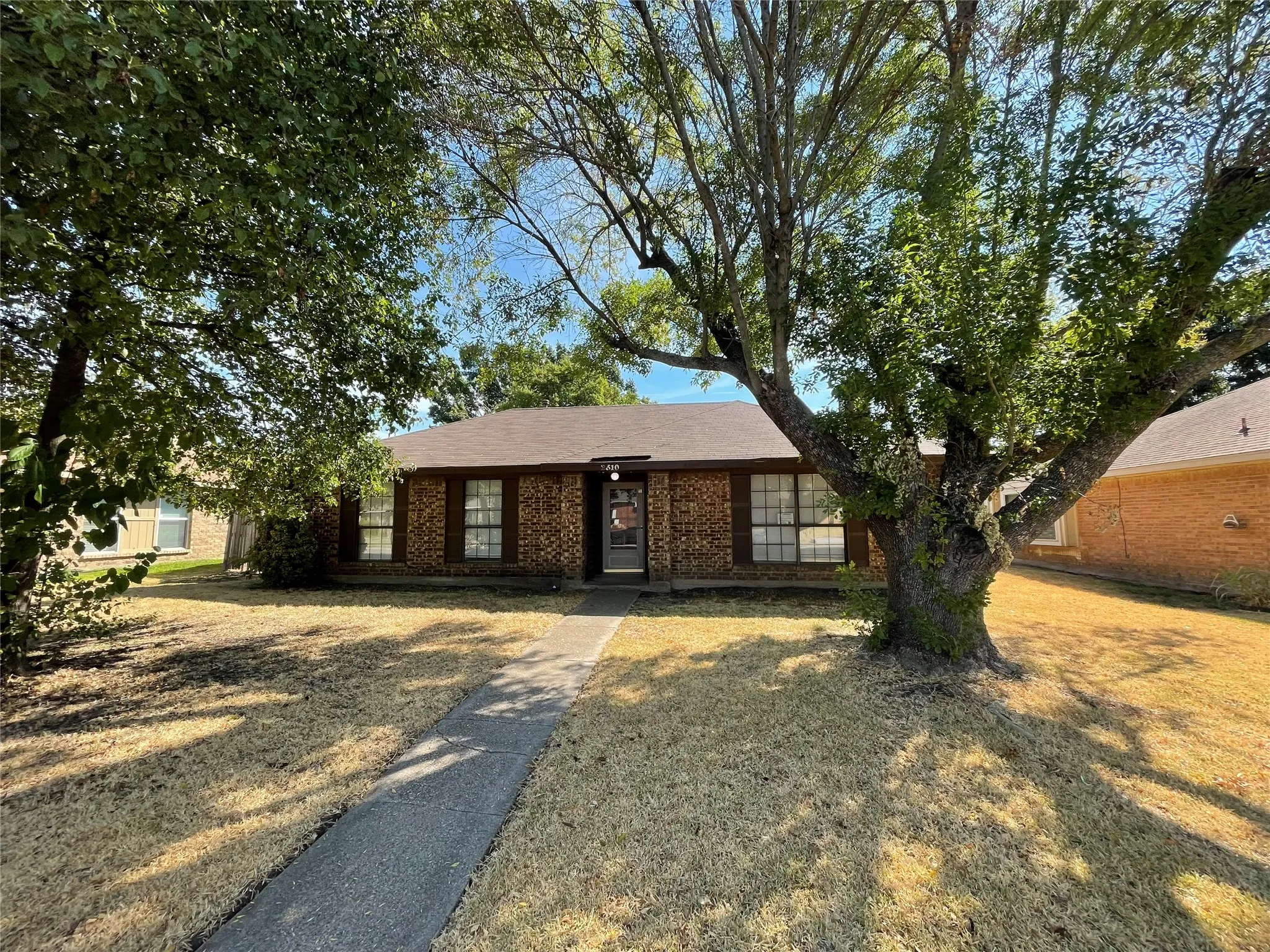 Single Family Residence For Rent in Dallas County , 2310 Windridge Lane, Rowlett, Texas 75088, 3 Bedroom, 2 Bathroom, 2 Garage spaces, 1,604 Sqft, built in 1985, mls#21399919, Real Estate Agent in Rowlett, Homes For Rent in Dallas county, Homes For Rent in Rowlett, Realtor in Rowlett Texas, Real Estate Brokerage Independent Realty Texas, Luminita Cordes Realtor
