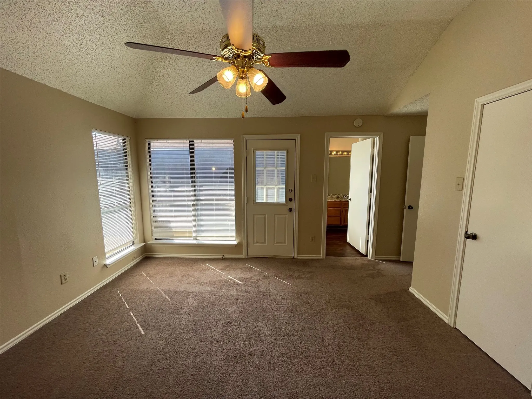 Single Family Residence For Rent in Dallas County , 2310 Windridge Lane, Rowlett, Texas 75088, 3 Bedroom, 2 Bathroom, 2 Garage spaces, 1,604 Sqft, built in 1985, mls#21399919, Real Estate Agent in Rowlett, Homes For Rent in Dallas county, Homes For Rent in Rowlett, Realtor in Rowlett Texas, Real Estate Brokerage Independent Realty Texas, Luminita Cordes Realtor