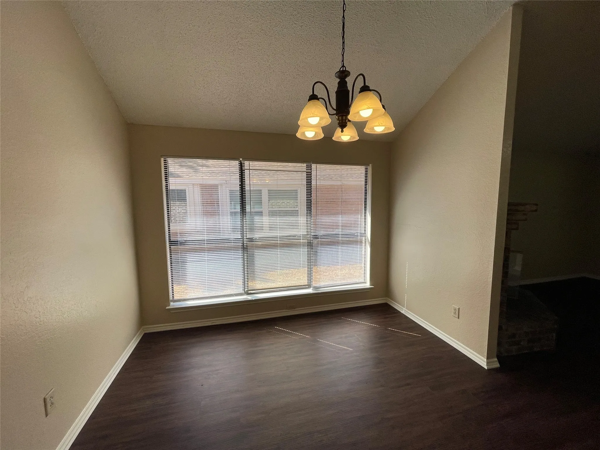 Single Family Residence For Rent in Dallas County , 2310 Windridge Lane, Rowlett, Texas 75088, 3 Bedroom, 2 Bathroom, 2 Garage spaces, 1,604 Sqft, built in 1985, mls#21399919, Real Estate Agent in Rowlett, Homes For Rent in Dallas county, Homes For Rent in Rowlett, Realtor in Rowlett Texas, Real Estate Brokerage Independent Realty Texas, Luminita Cordes Realtor