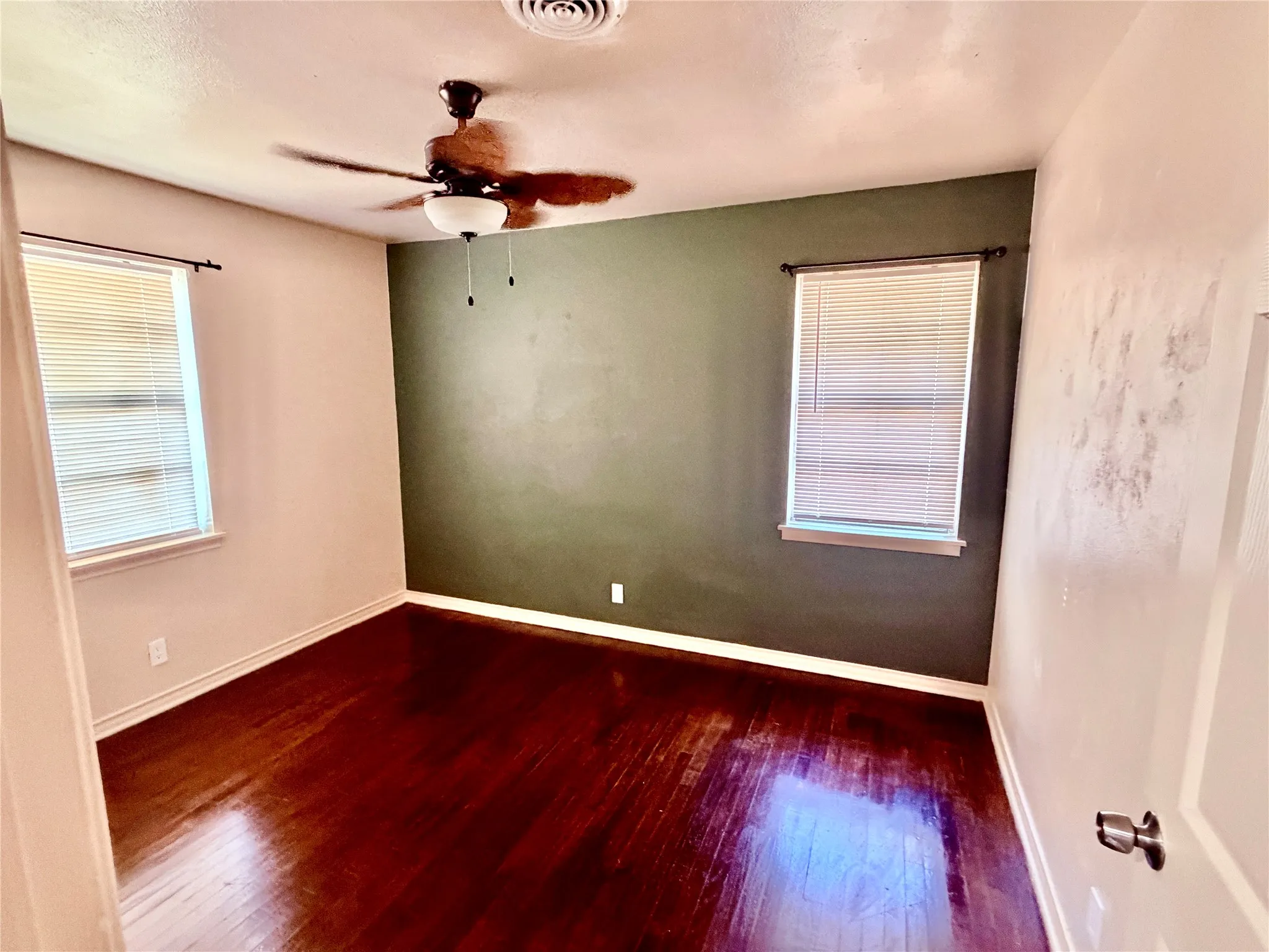Single Family Residence For Rent in Dallas County , 330 W Orange Street, Duncanville, Texas 75116, 4 Bedroom, 2 Bathroom, Garage spaces, 1,852 Sqft, built in 1960, mls#21399465, Real Estate Agent in Duncanville, Homes For Rent in Dallas county, Homes For Rent in Duncanville, Realtor in Duncanville Texas, Real Estate Brokerage Independent Realty Texas, Luminita Cordes Realtor