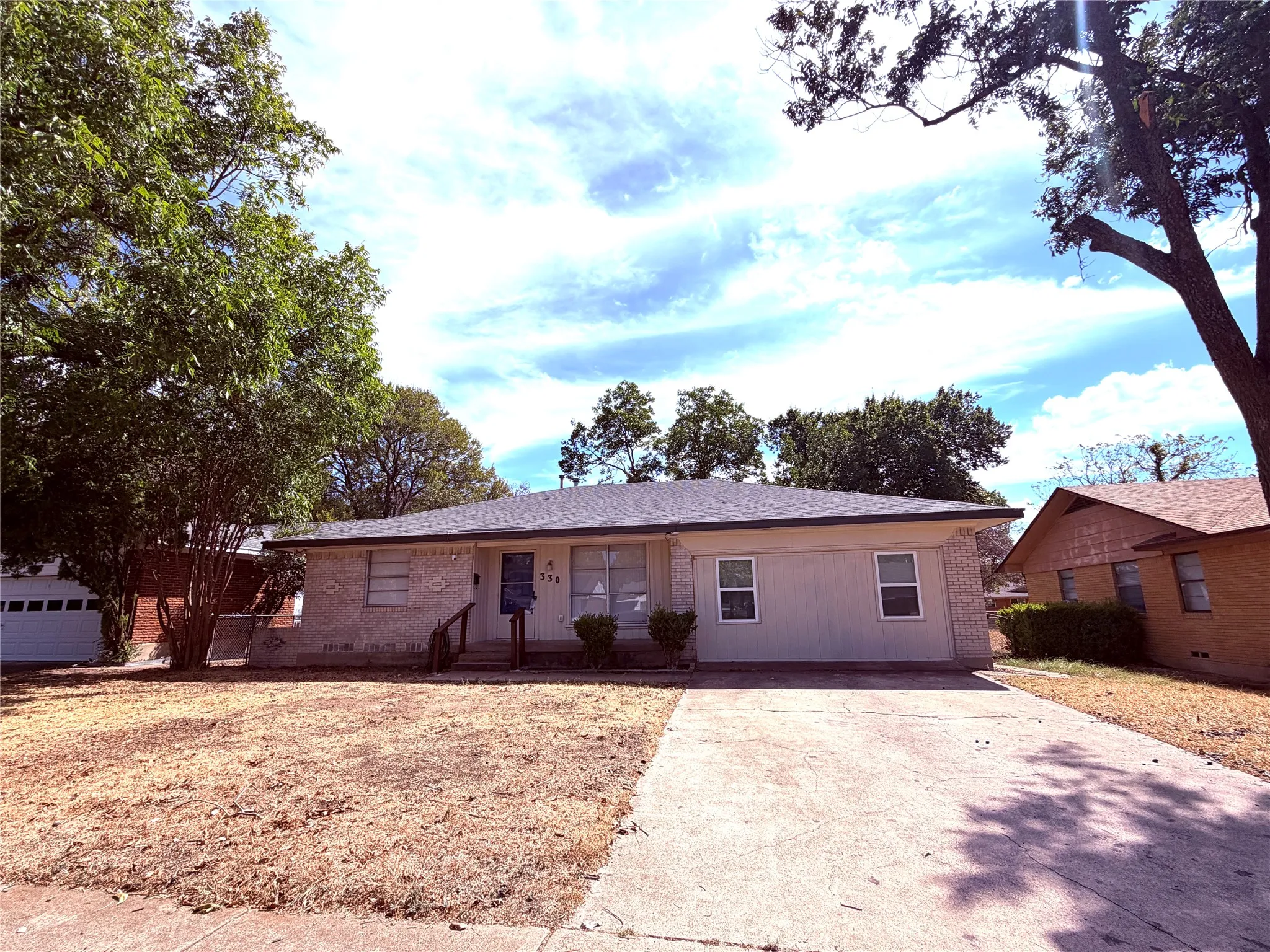 Single Family Residence For Rent in Dallas County , 330 W Orange Street, Duncanville, Texas 75116, 4 Bedroom, 2 Bathroom, Garage spaces, 1,852 Sqft, built in 1960, mls#21399465, Real Estate Agent in Duncanville, Homes For Rent in Dallas county, Homes For Rent in Duncanville, Realtor in Duncanville Texas, Real Estate Brokerage Independent Realty Texas, Luminita Cordes Realtor